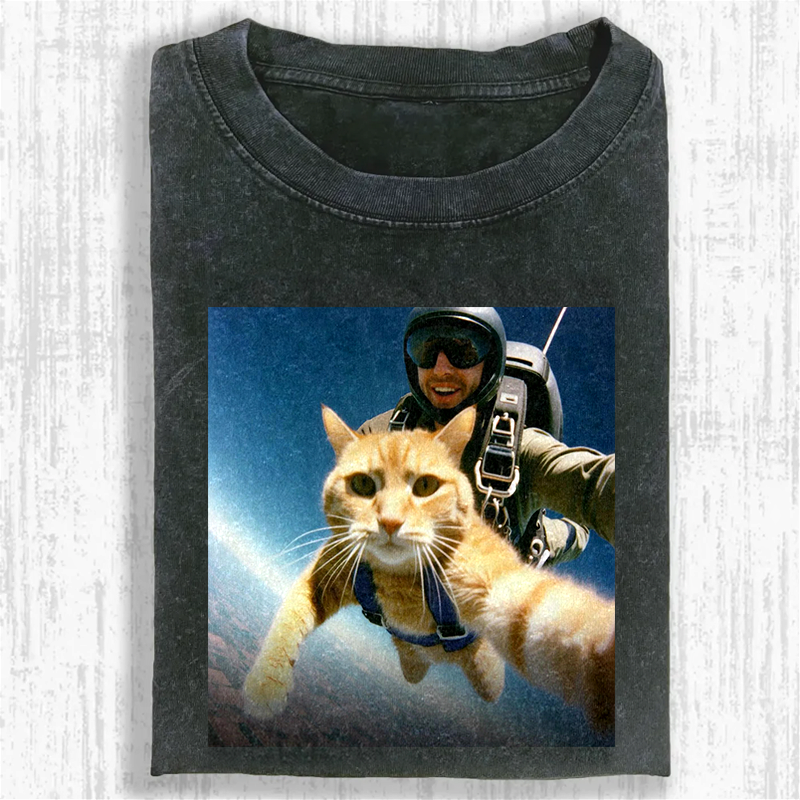 Sky-high Selfie Cat Washed T-shirt