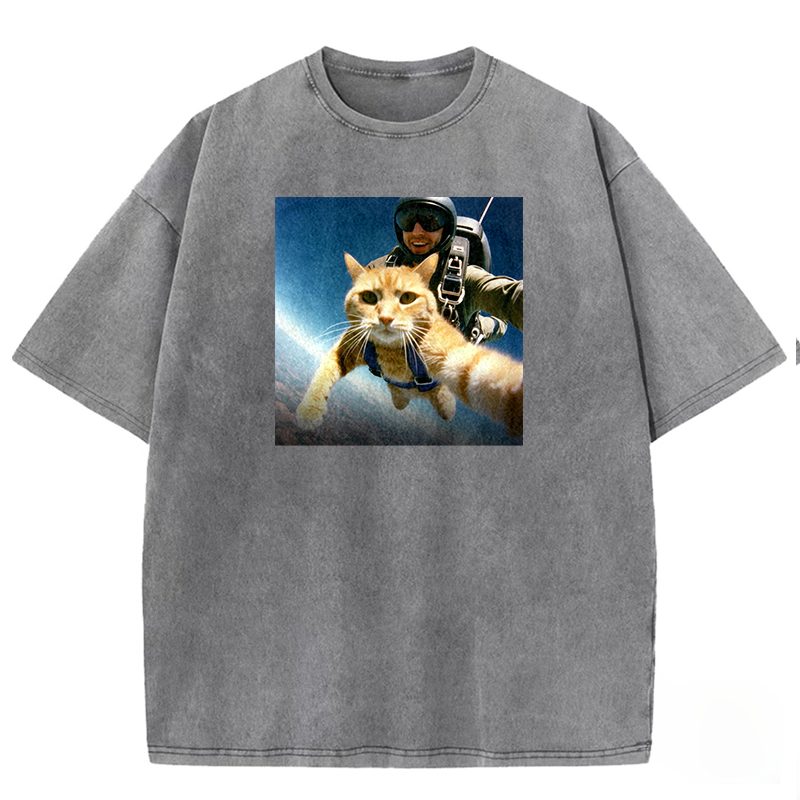 Sky-high Selfie Cat Washed T-shirt