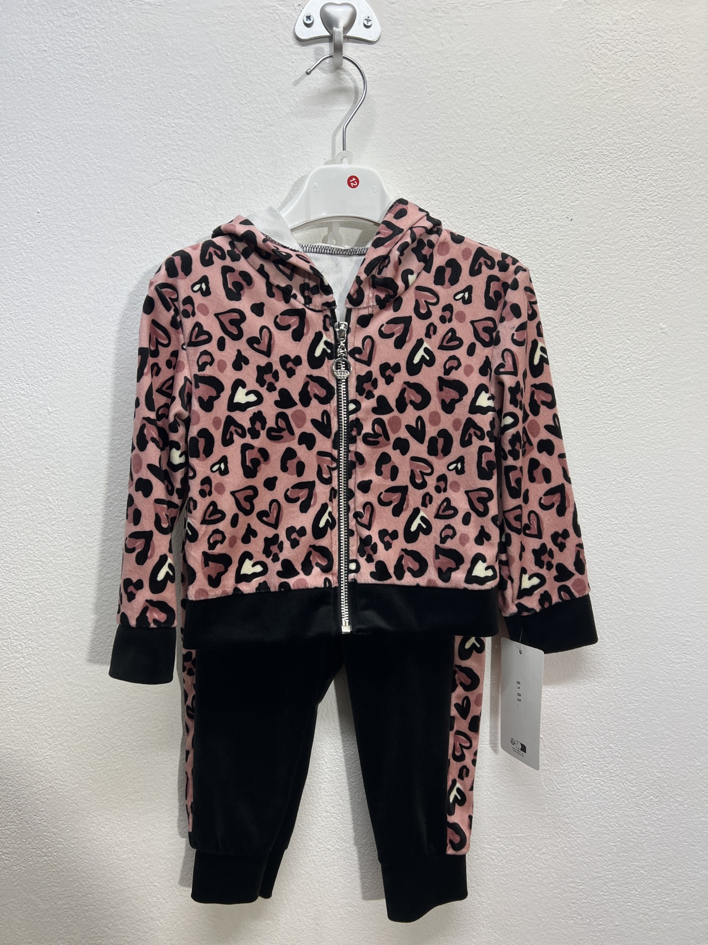 8383 | Tuta leopardata