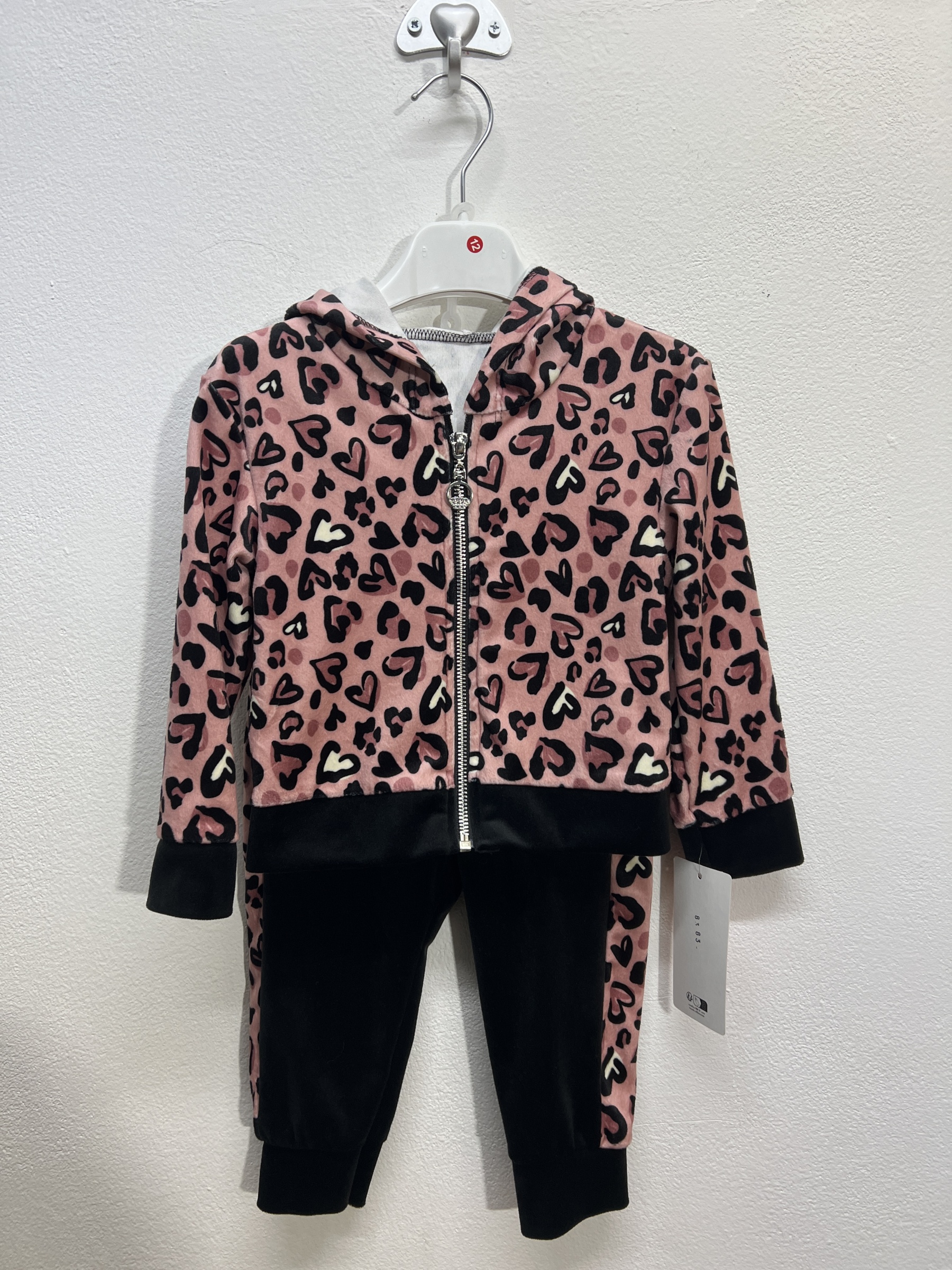 8383 | Tuta leopardata