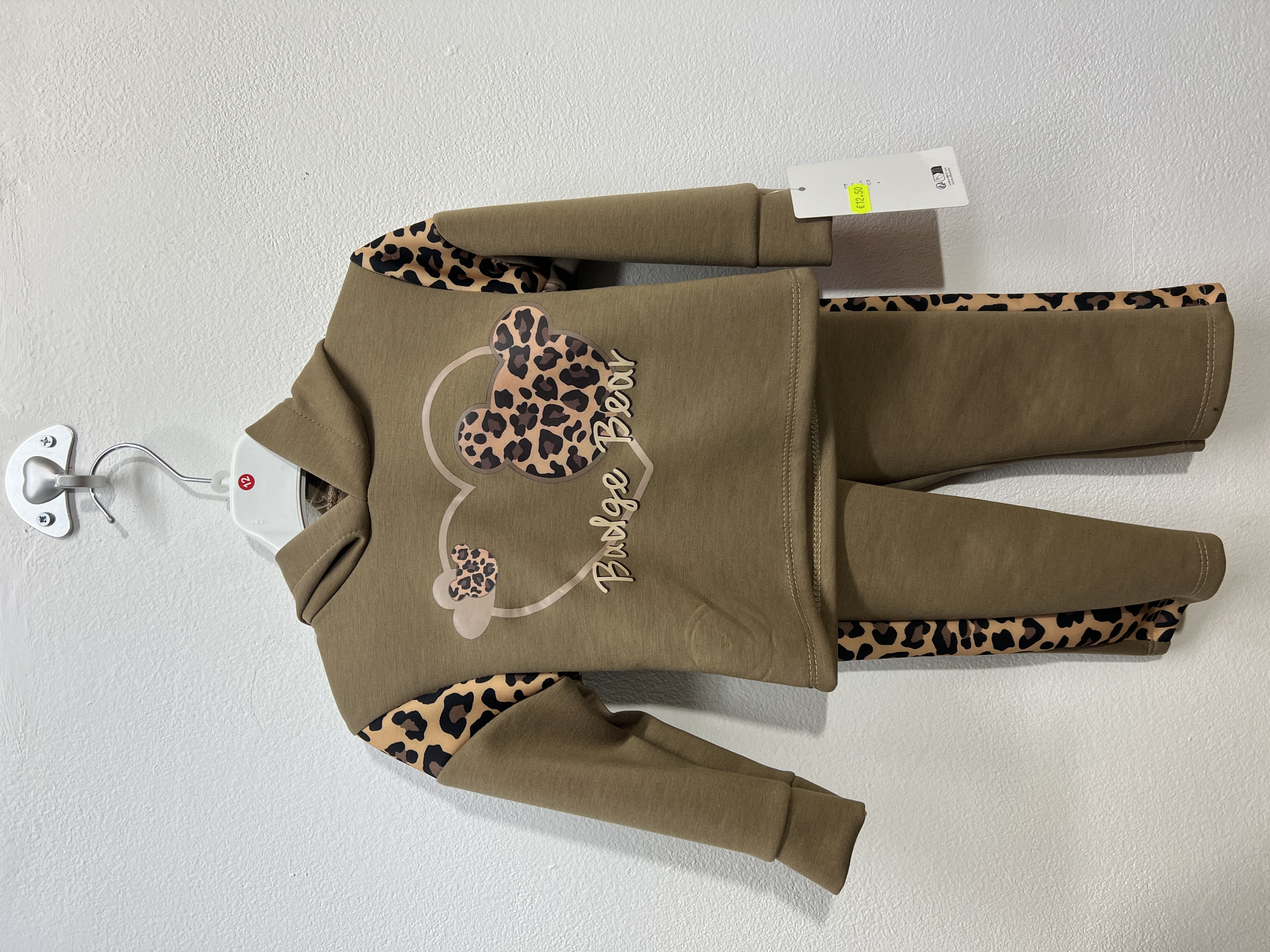 8418 | Tuta leopardate a lati 