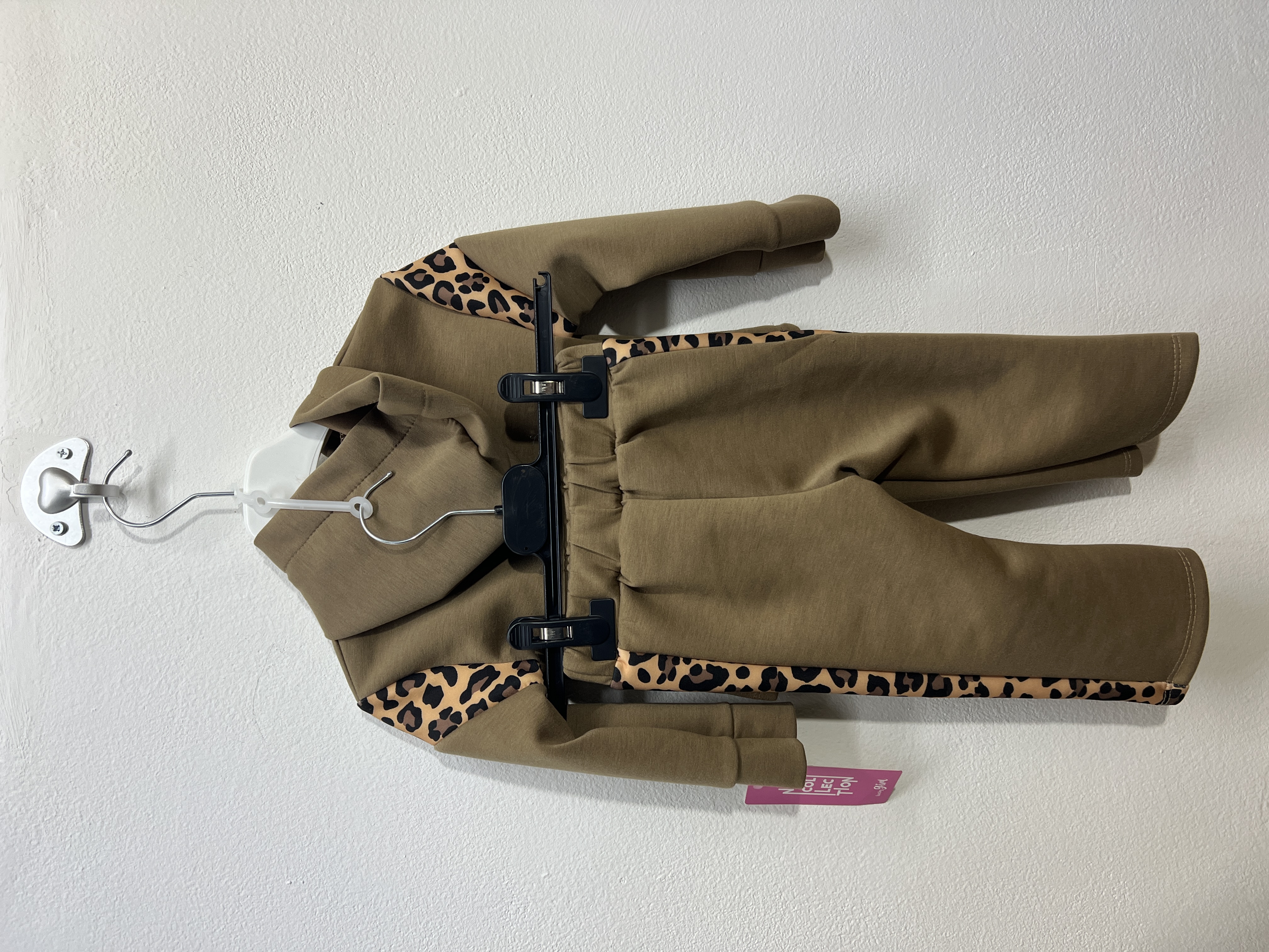 8418 | Tuta leopardate a lati 