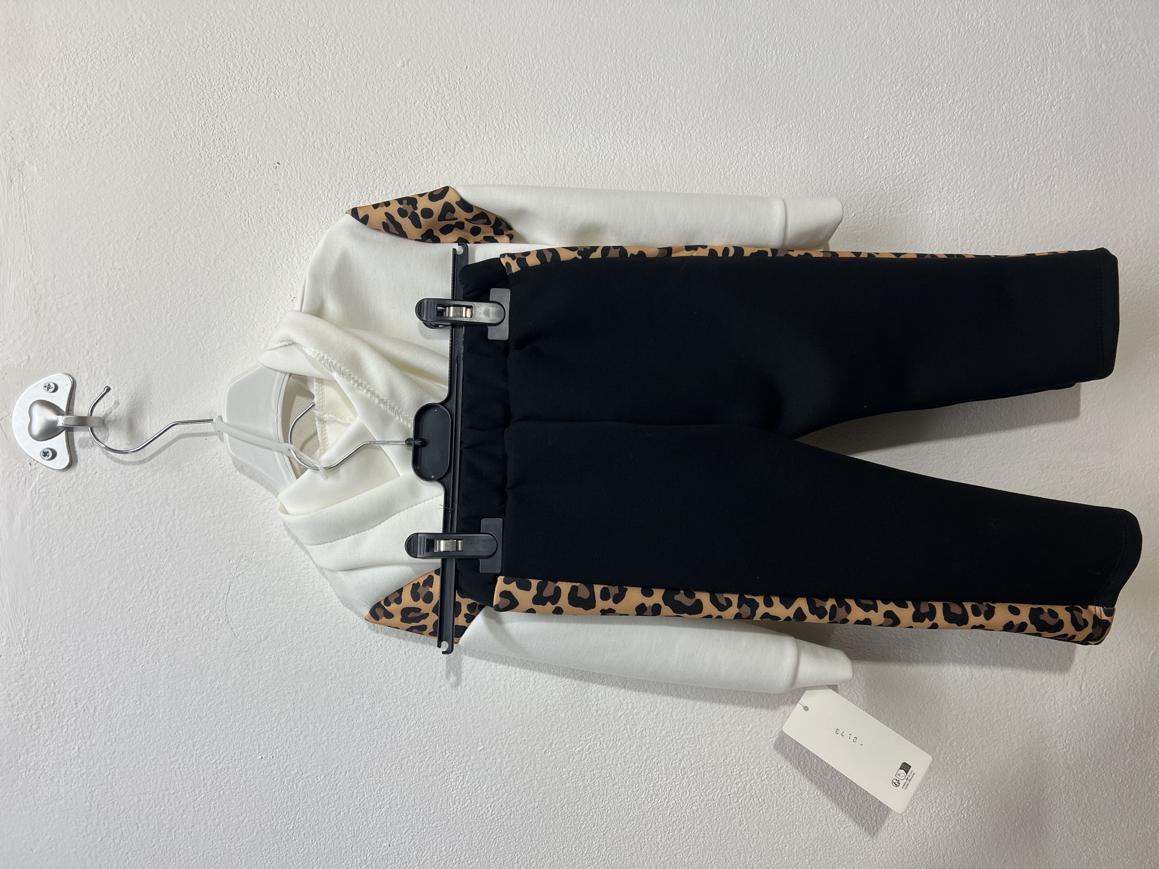 8418 | Tuta leopardate a lati 