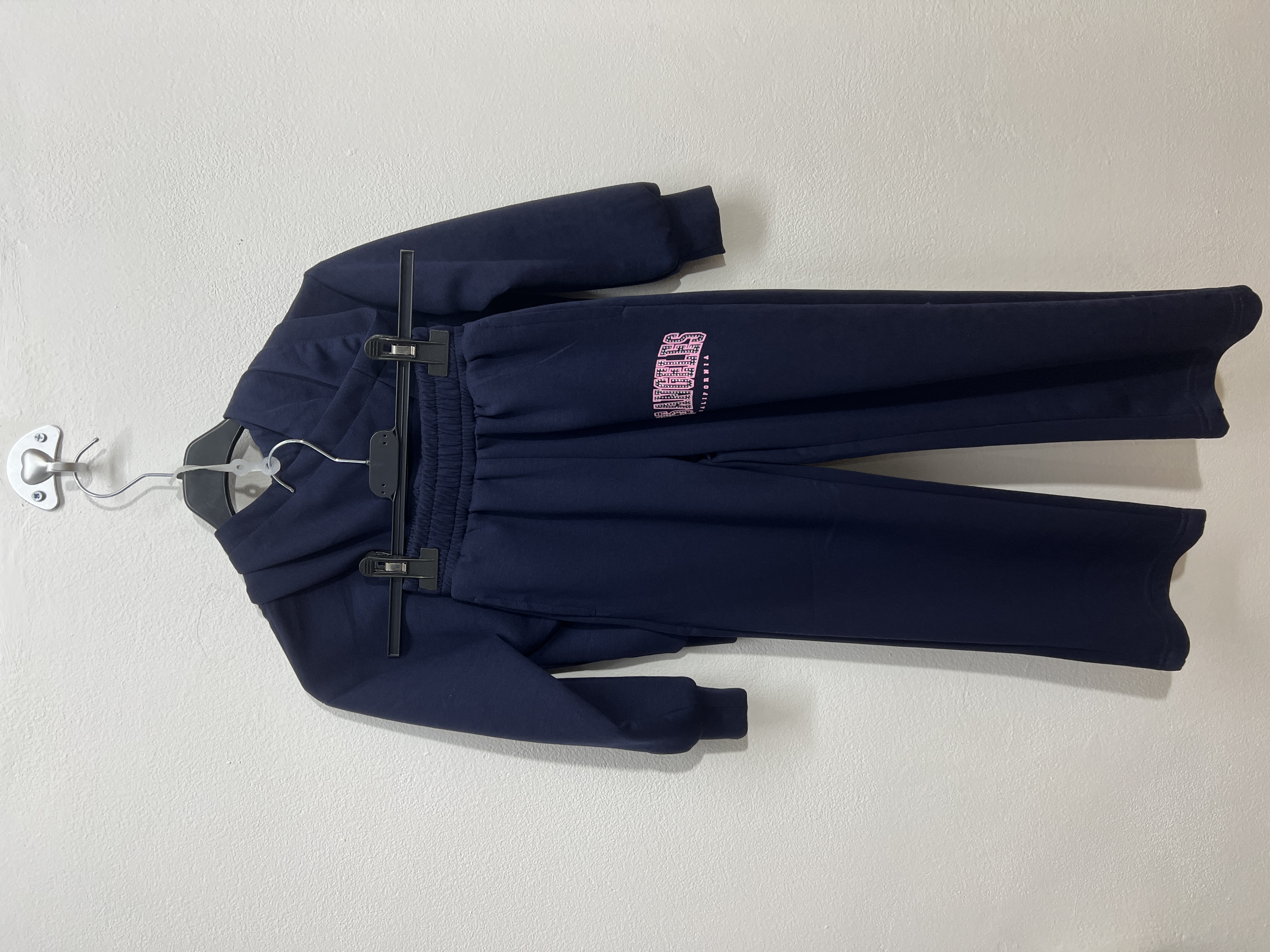 KA-1059 | Tuta con scritta brillantinato