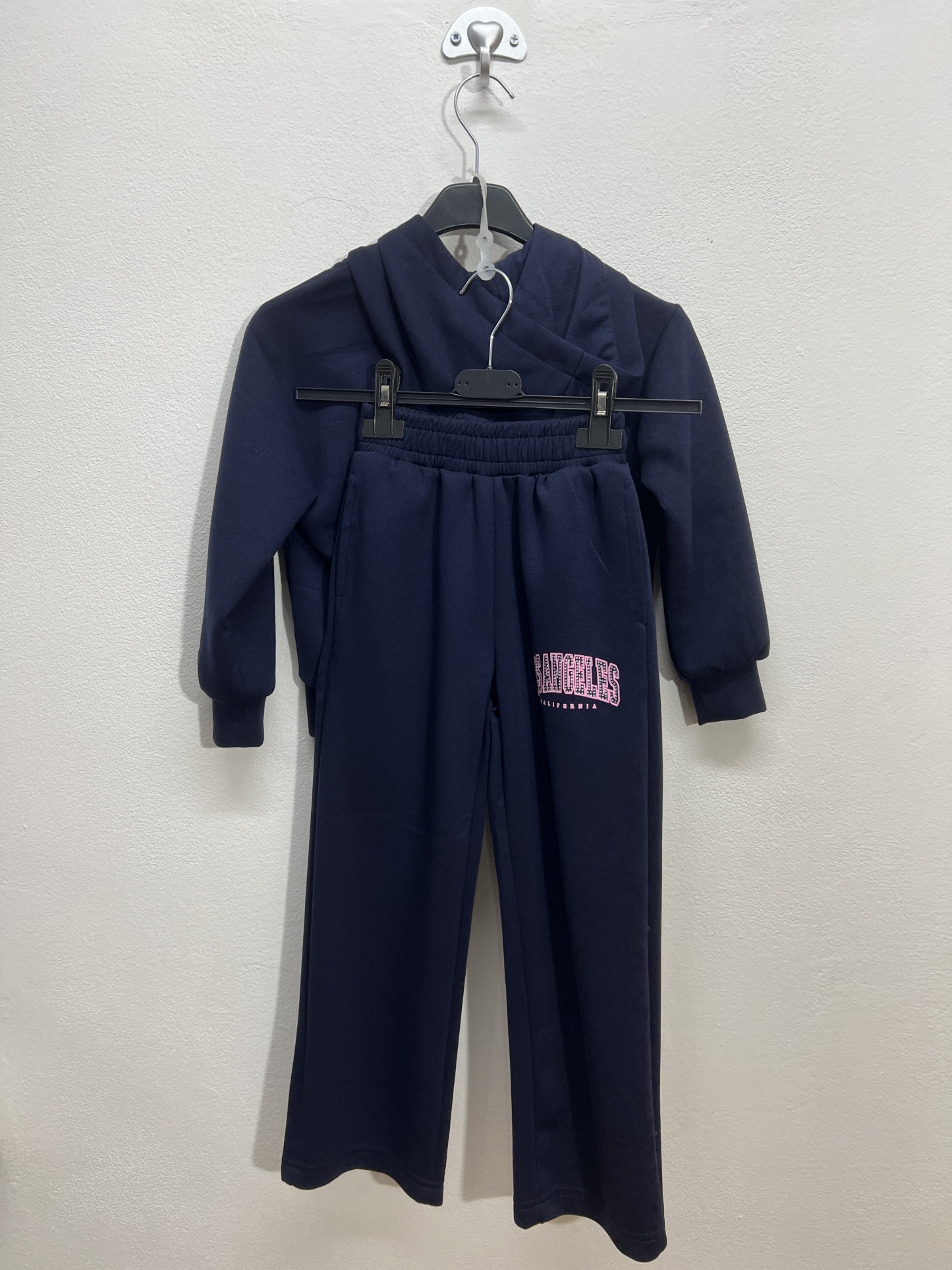 KA-1059 | Tuta con scritta brillantinato