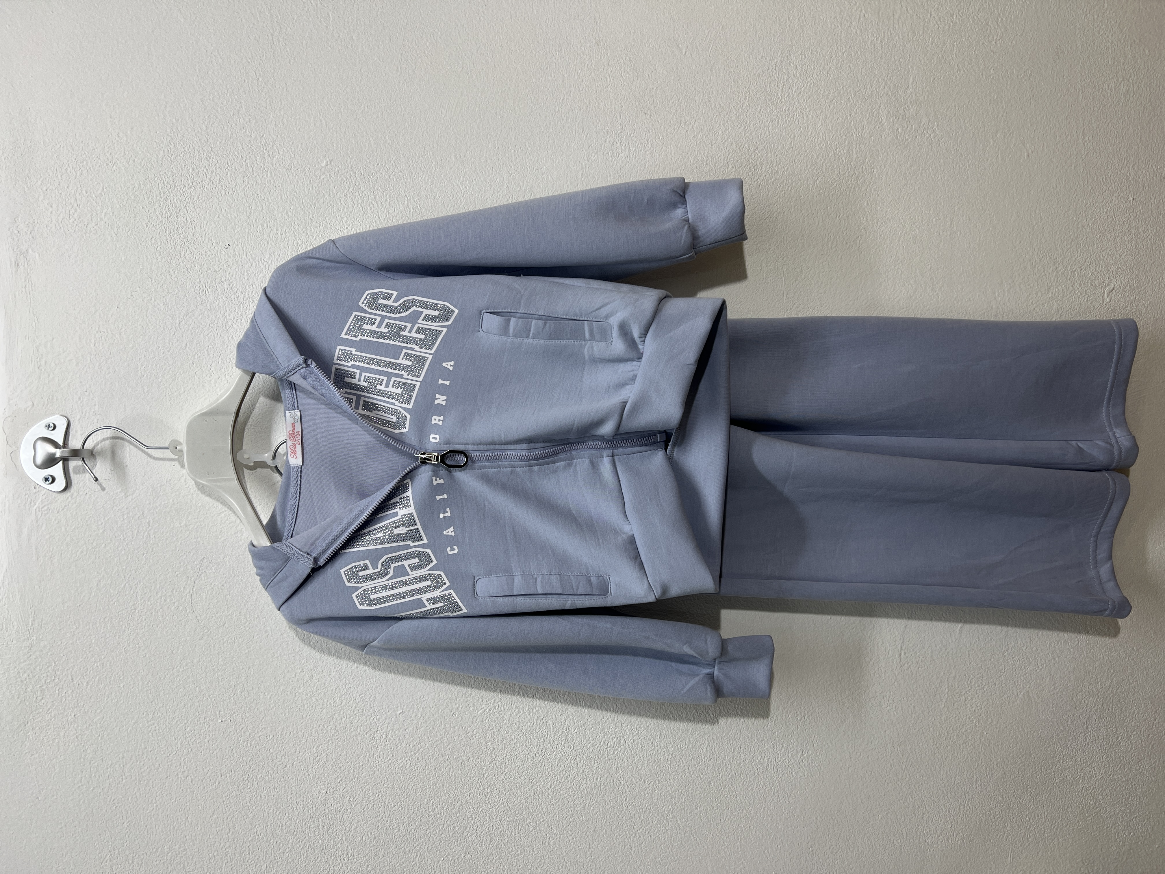 KA-1059 | Tuta con scritta brillantinato