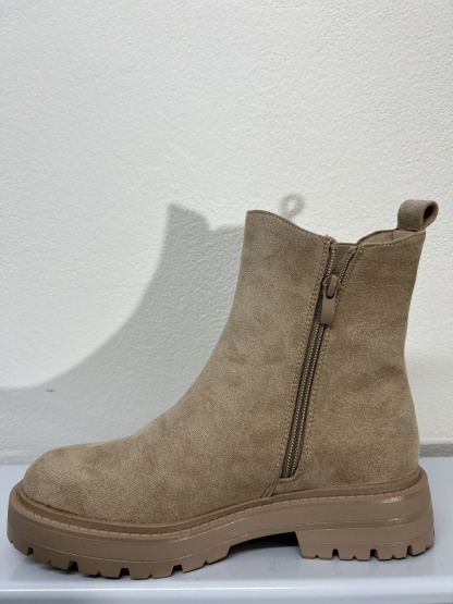 7M8B | Stivaletti in camoscio con cinture 