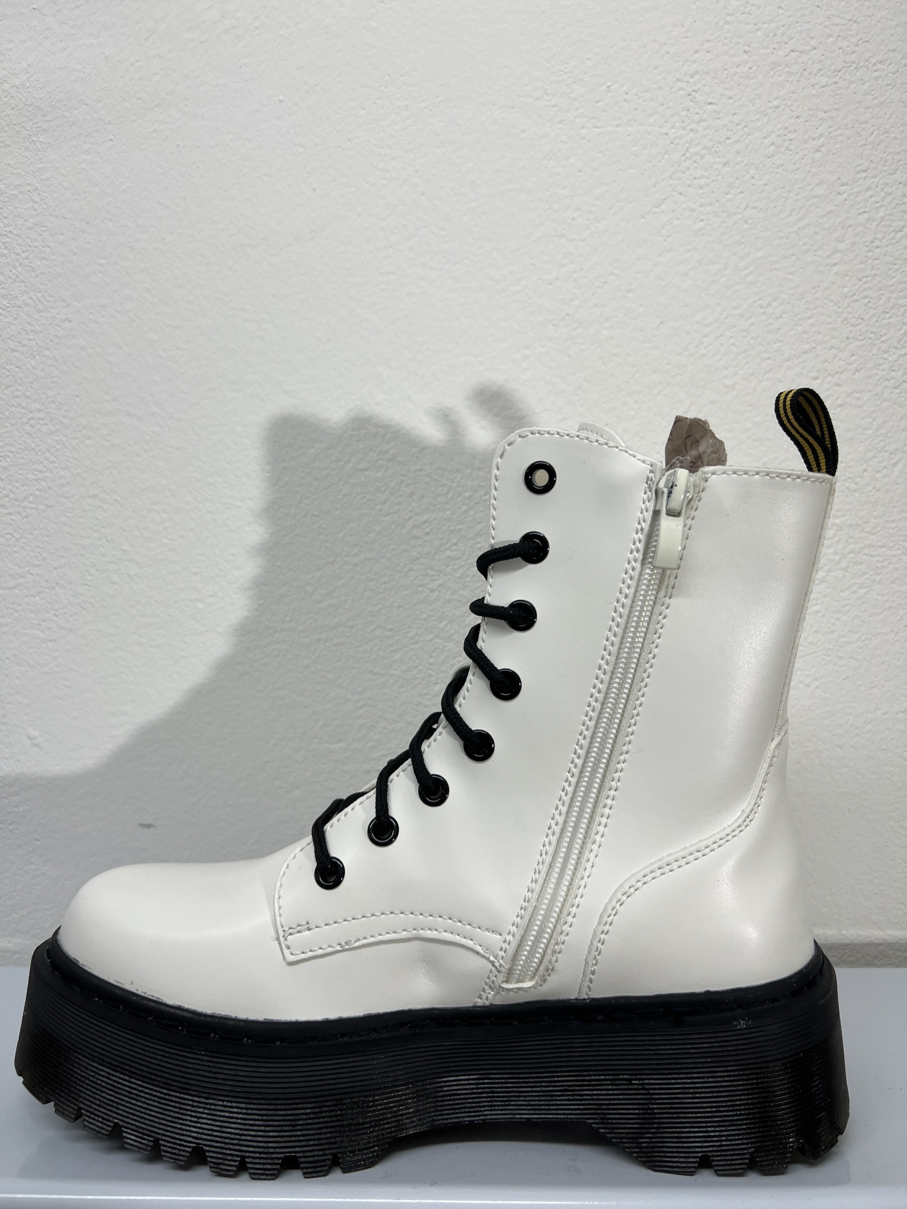 N9AX1929 | Stivaletti con rialzo semplice 