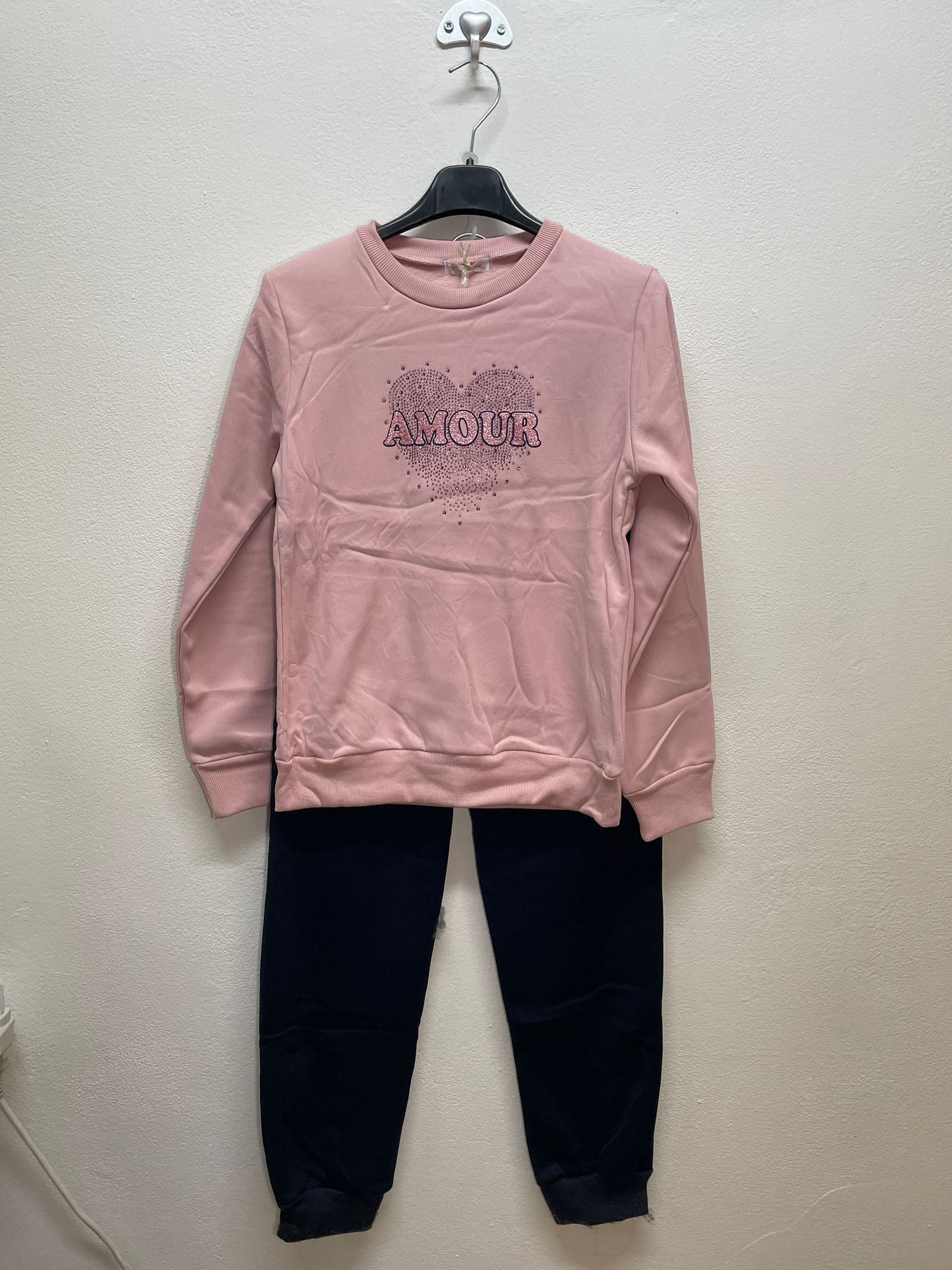 XBA9355 | Tuta con cuore brillantinato 