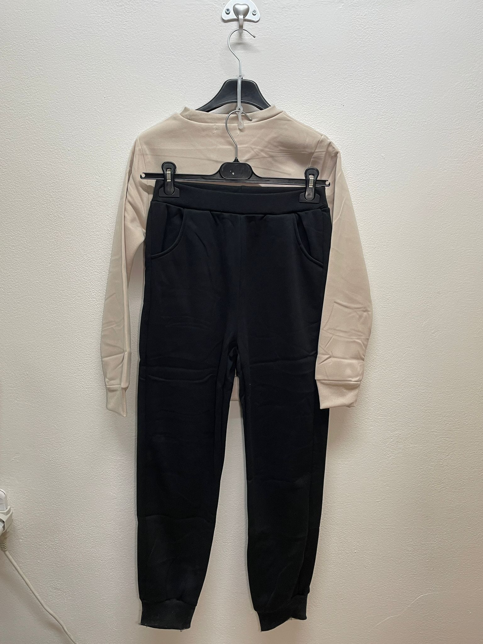 XBA9355 | Tuta con cuore brillantinato 