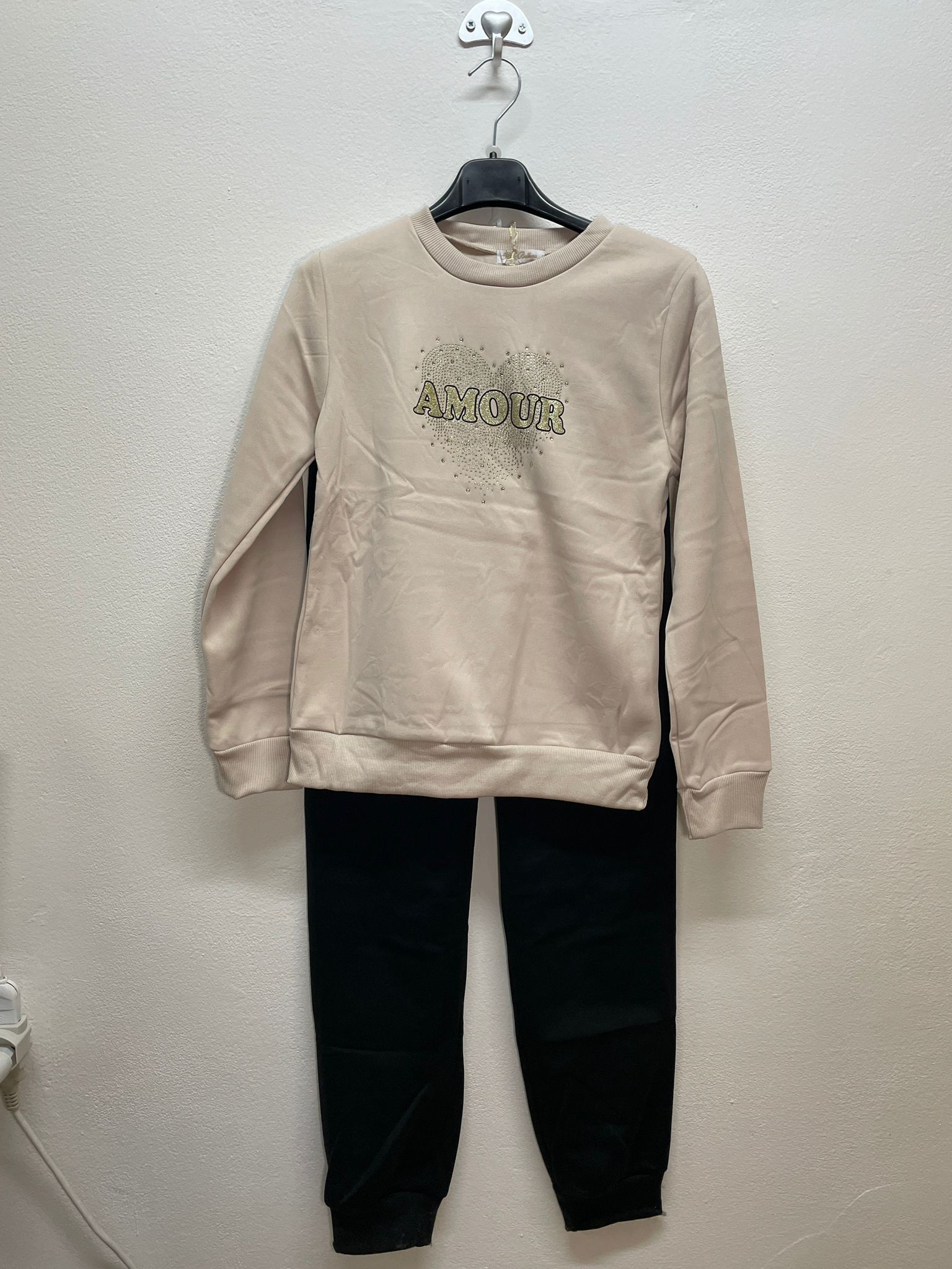 XBA9355 | Tuta con cuore brillantinato 