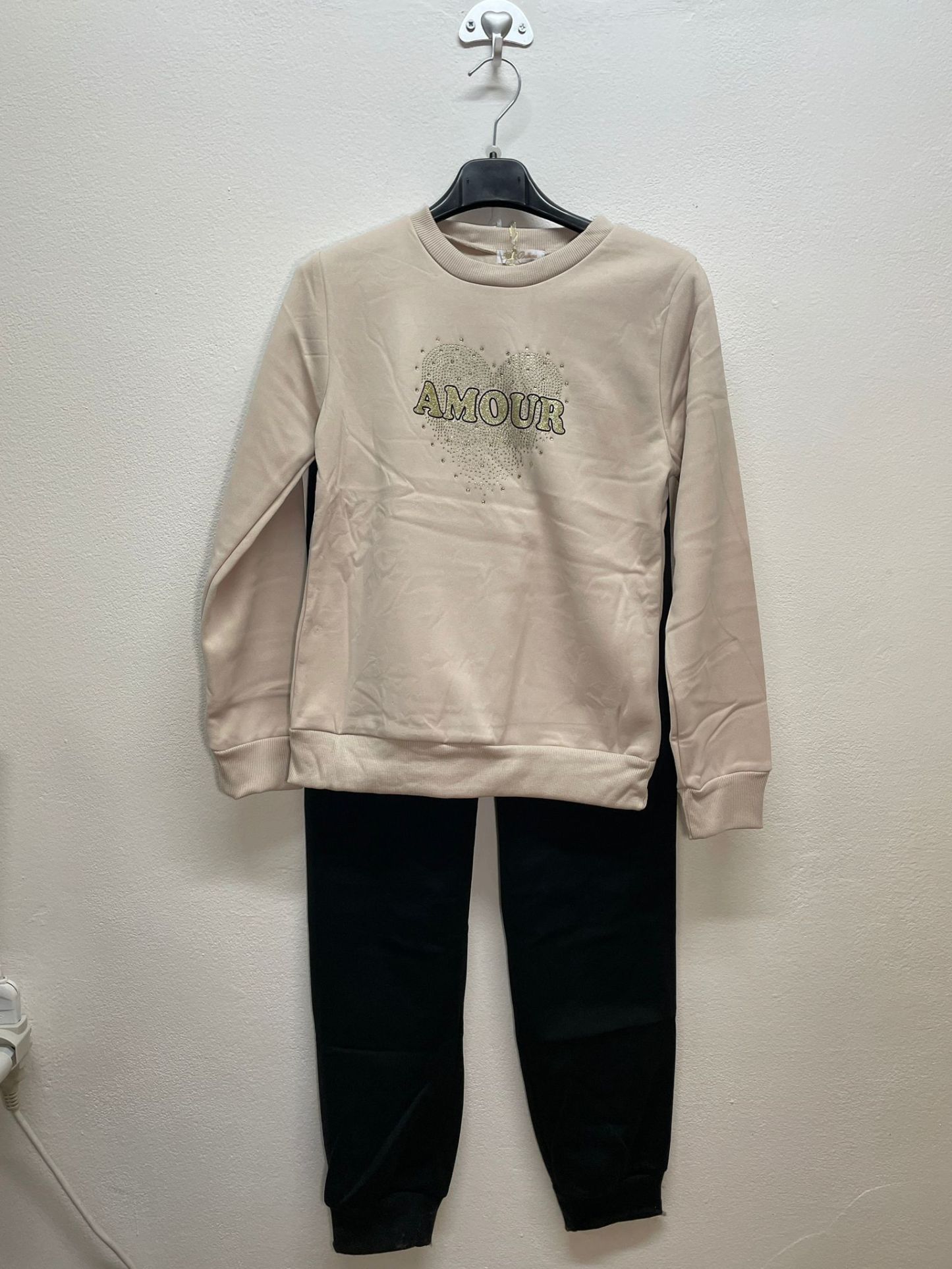 XBA9355 | Tuta con cuore brillantinato