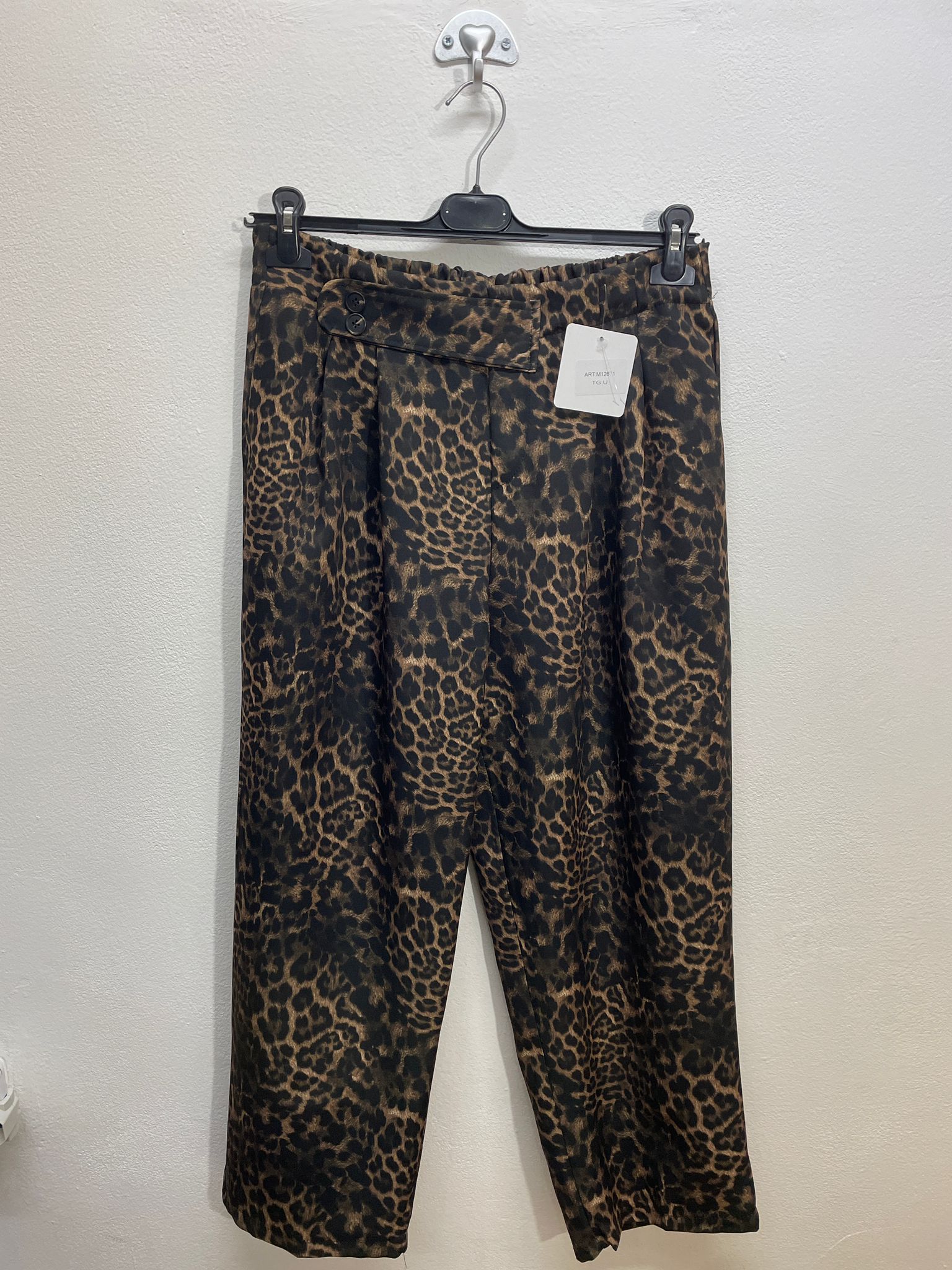 M12671 | PANTALONE CON BOTTONCINI