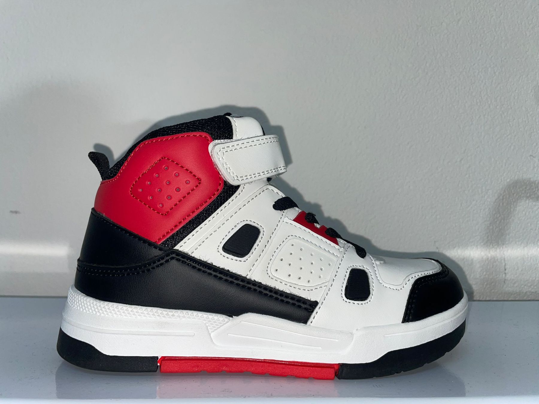 VT055-B# | Scarpette alte con strappo