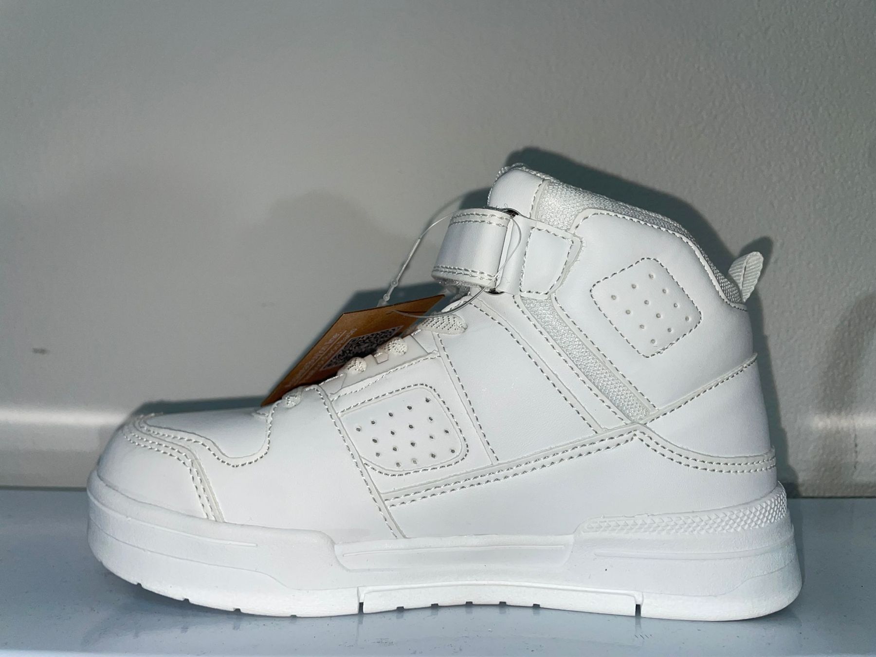 VT055-B# | Scarpette alte con strappo 