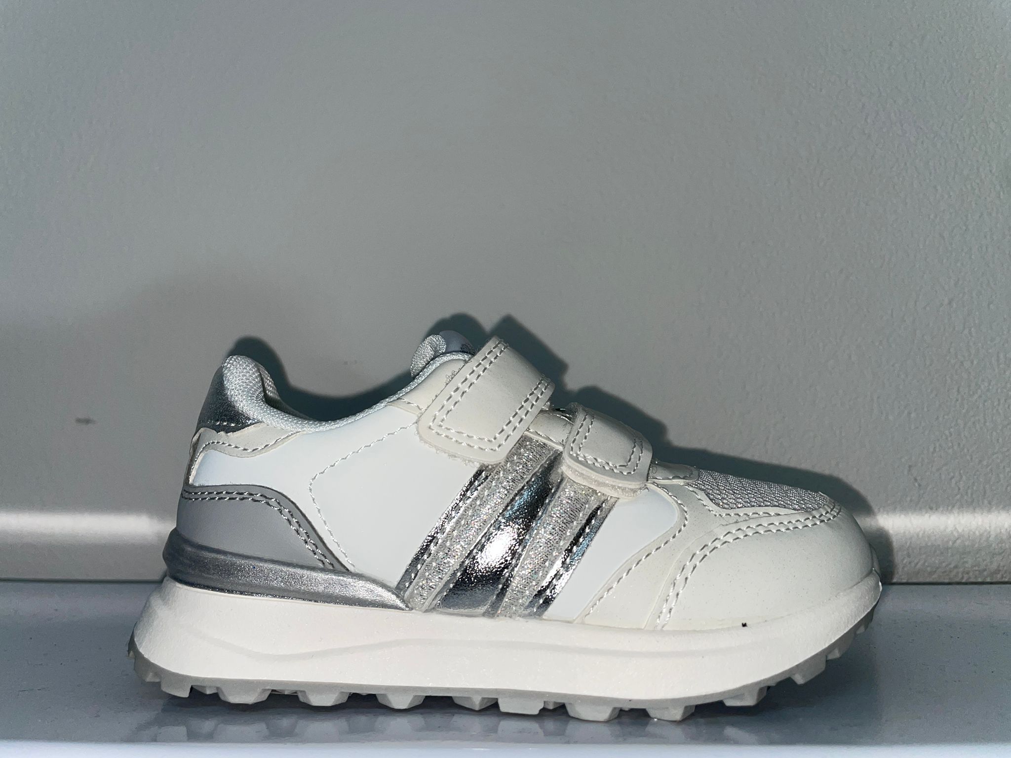 VT021-M# | Scarpette brillantinate con lo strappo