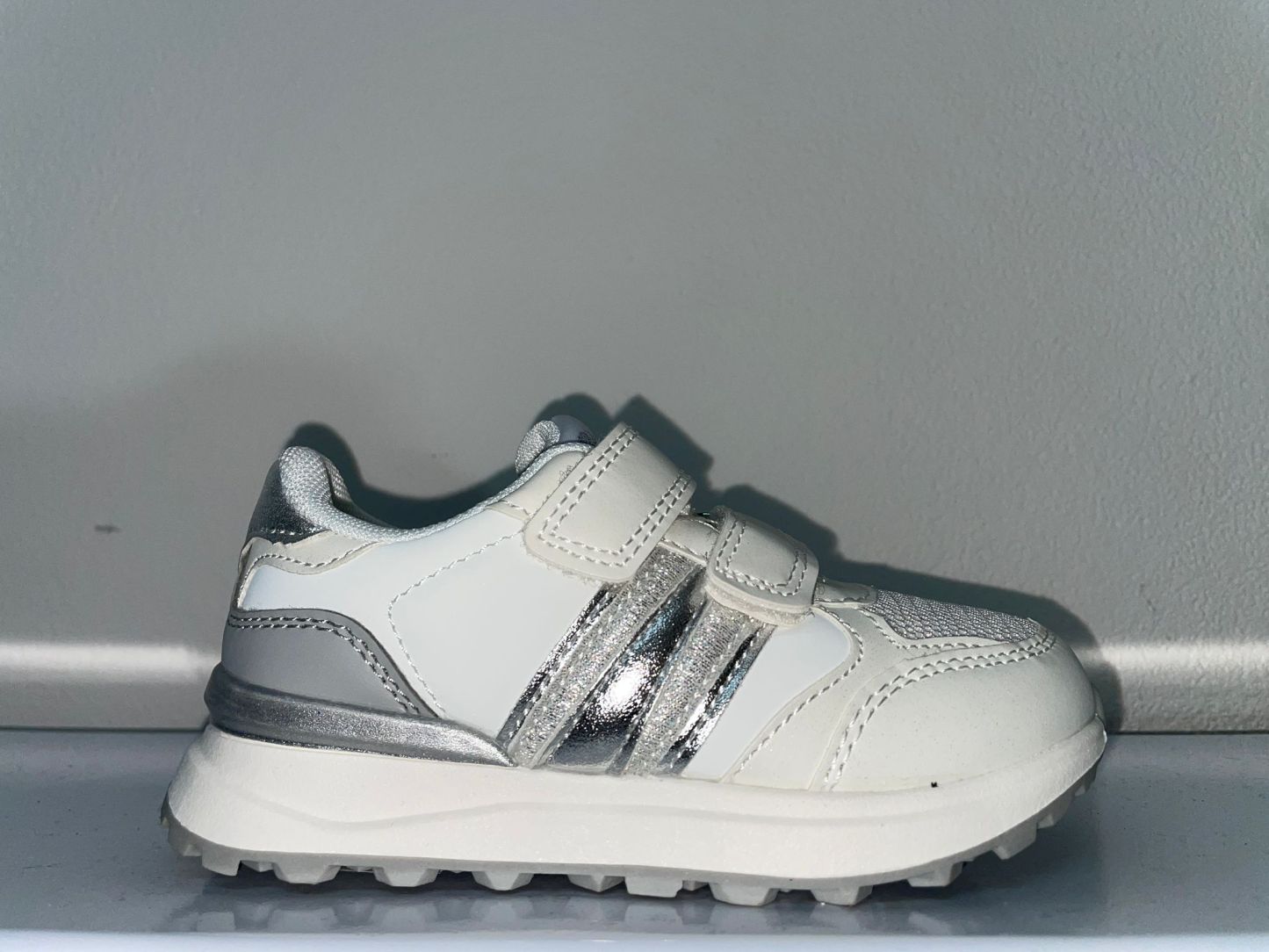 VT021-M# | Scarpette brillantinate con lo strappo