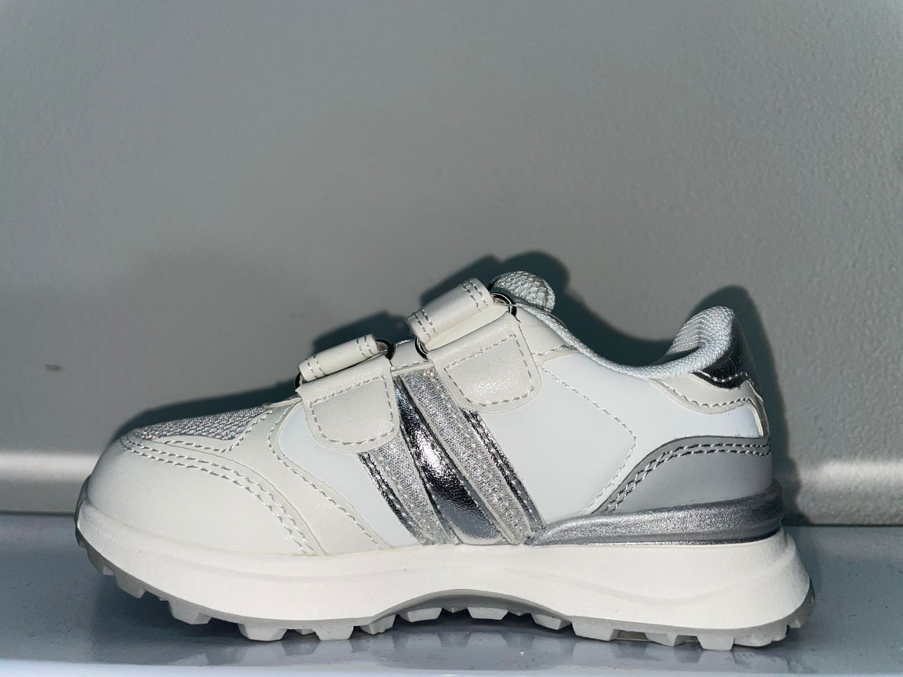 VT021-M# | Scarpette brillantinate con lo strappo