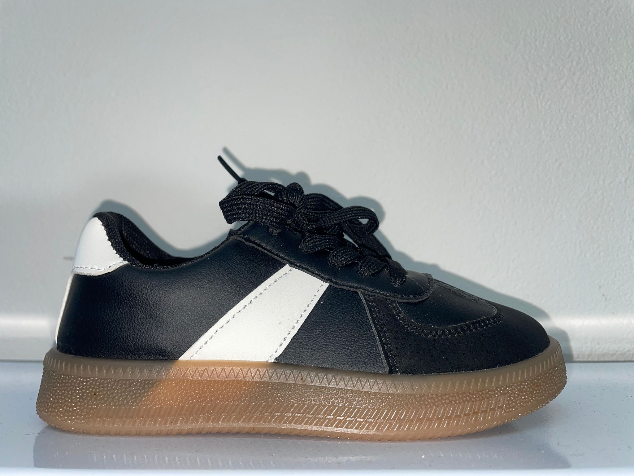 C809 | Scarpetta con strisce di lato