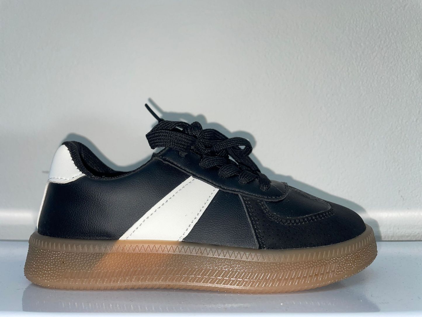 C809 | Scarpetta con strisce di lato