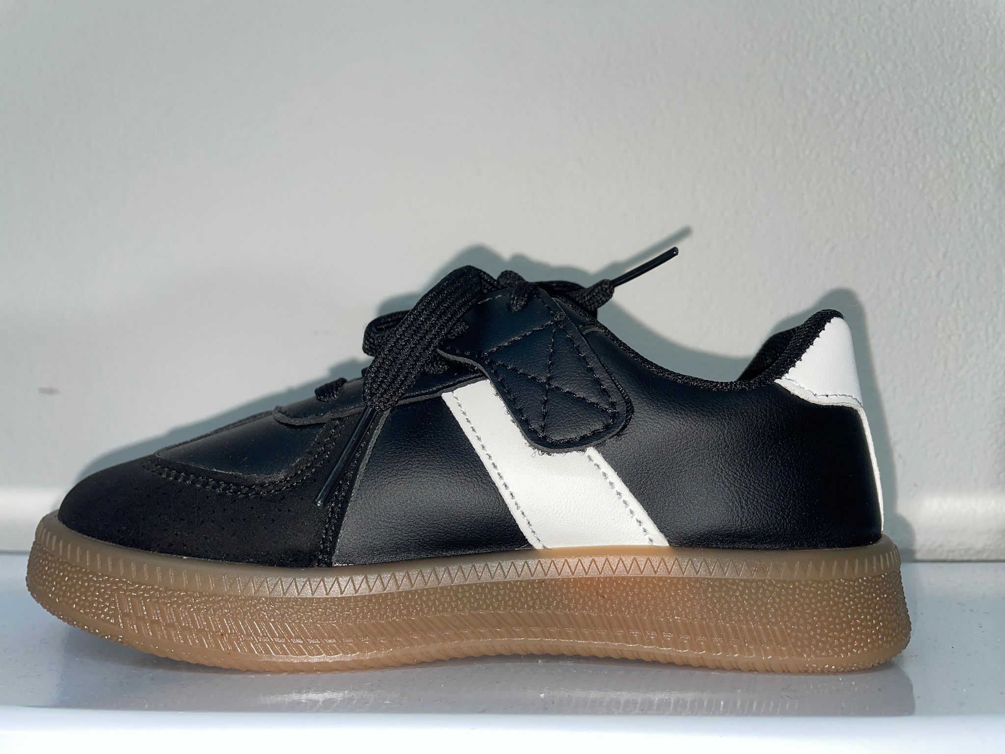 C809 | Scarpetta con strisce di lato