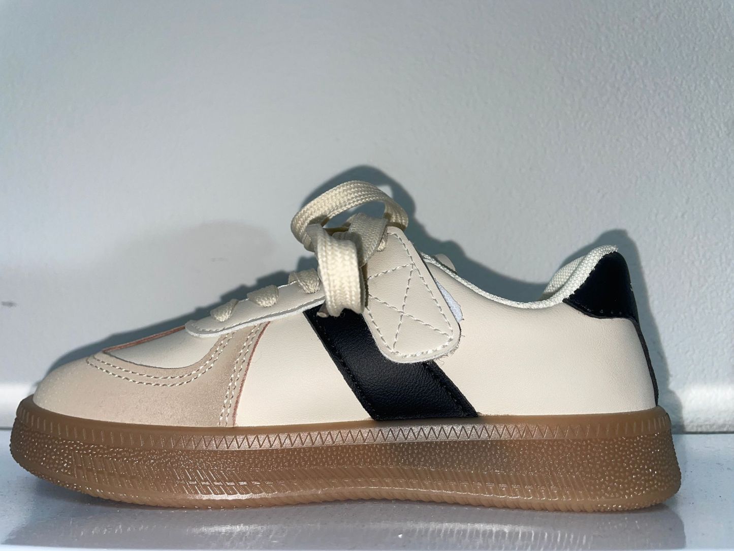 C809 | Scarpetta con strisce di lato