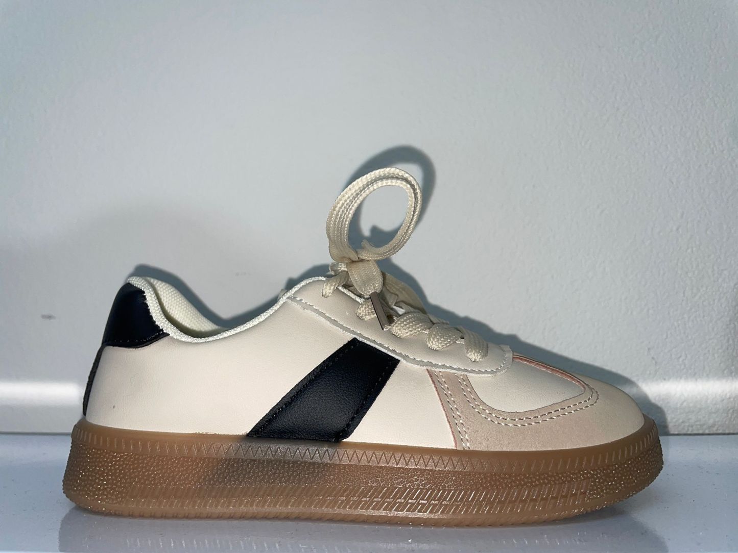 C809 | Scarpetta con strisce di lato