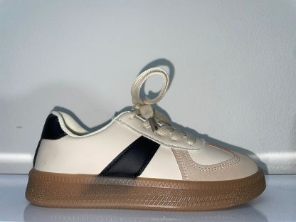 C809 | Scarpetta con strisce di lato