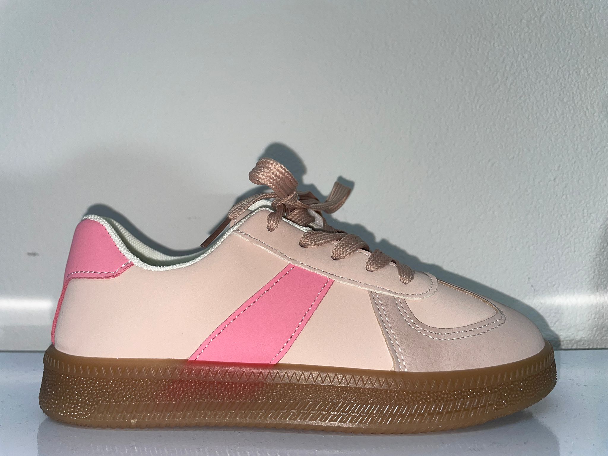 C809 | Scarpetta con strisce di lato