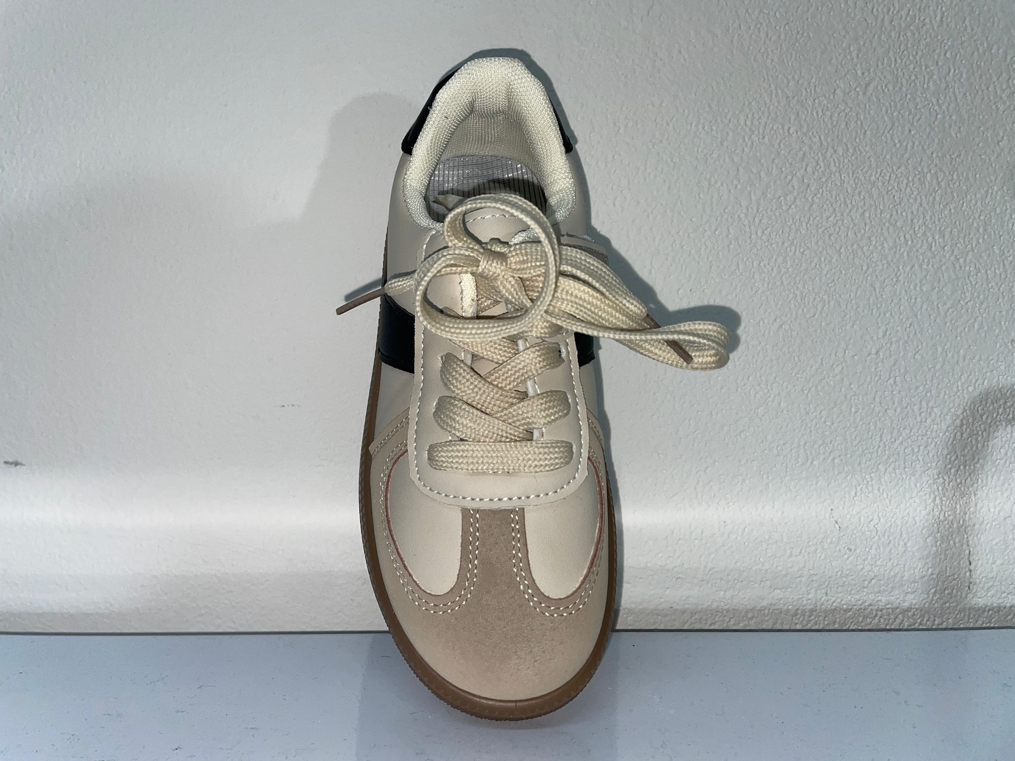 C809 | Scarpetta con strisce di lato