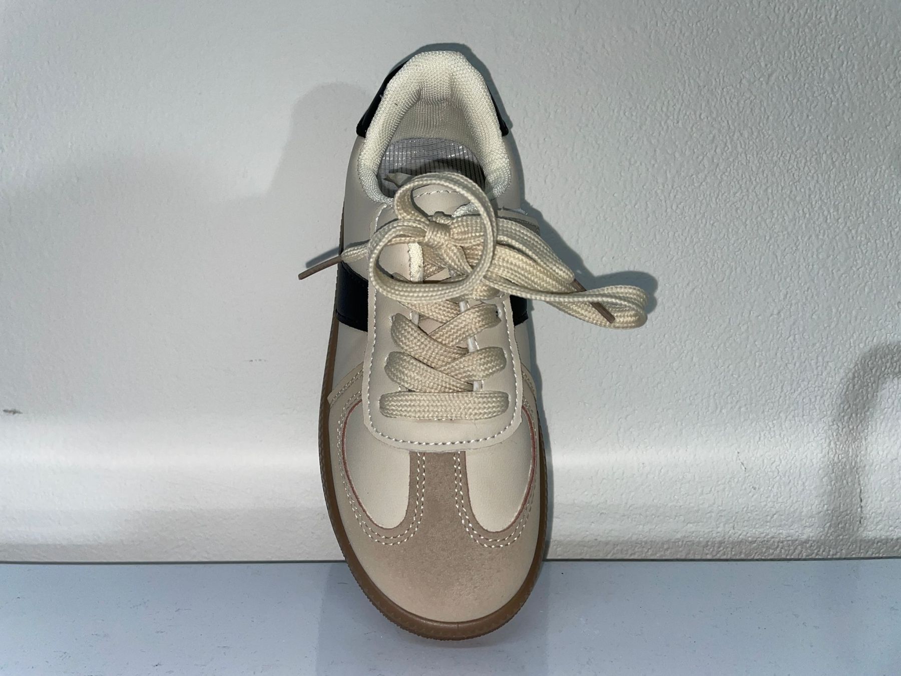 C809 | Scarpetta con strisce di lato