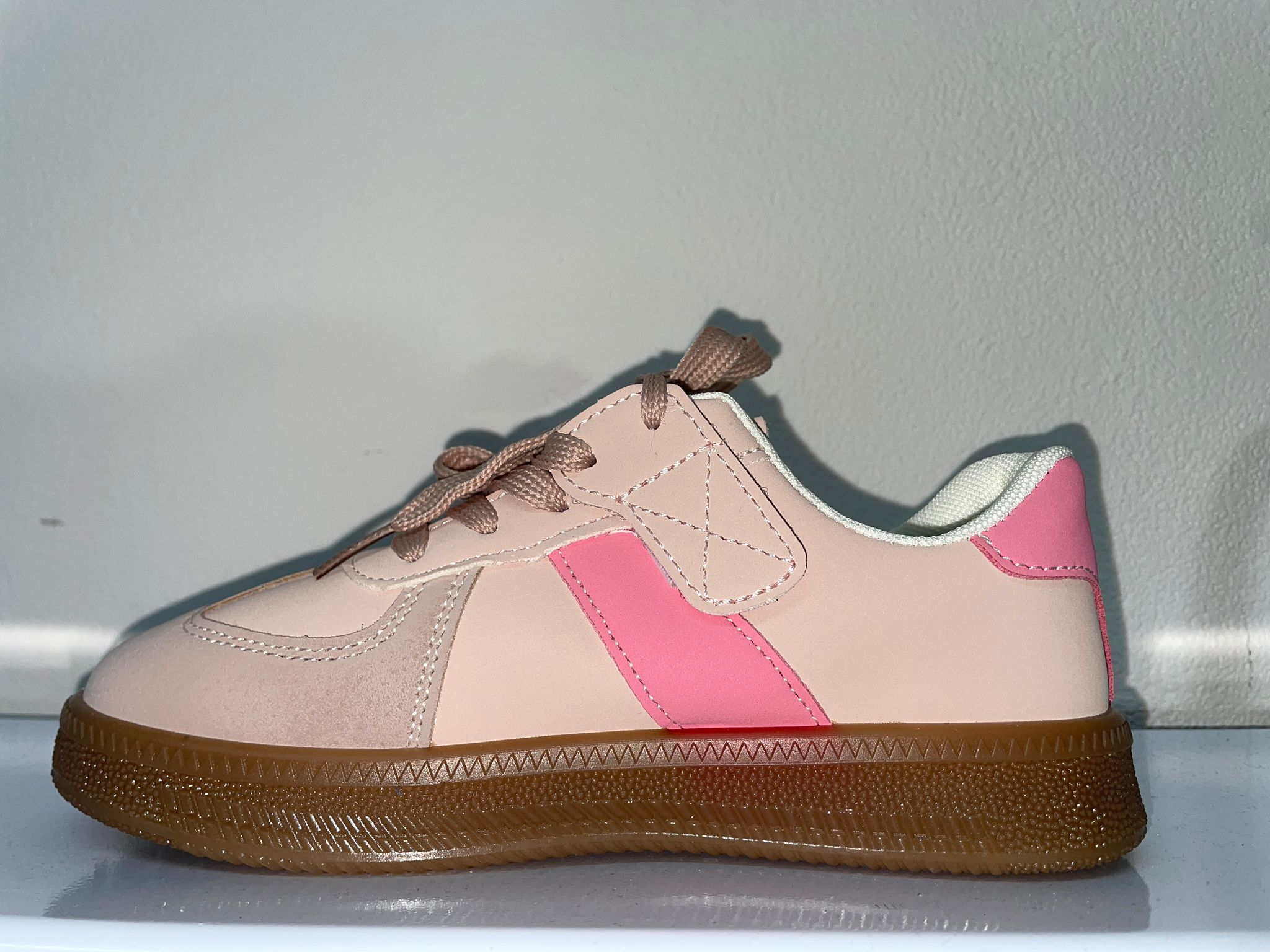 C809 | Scarpetta con strisce di lato