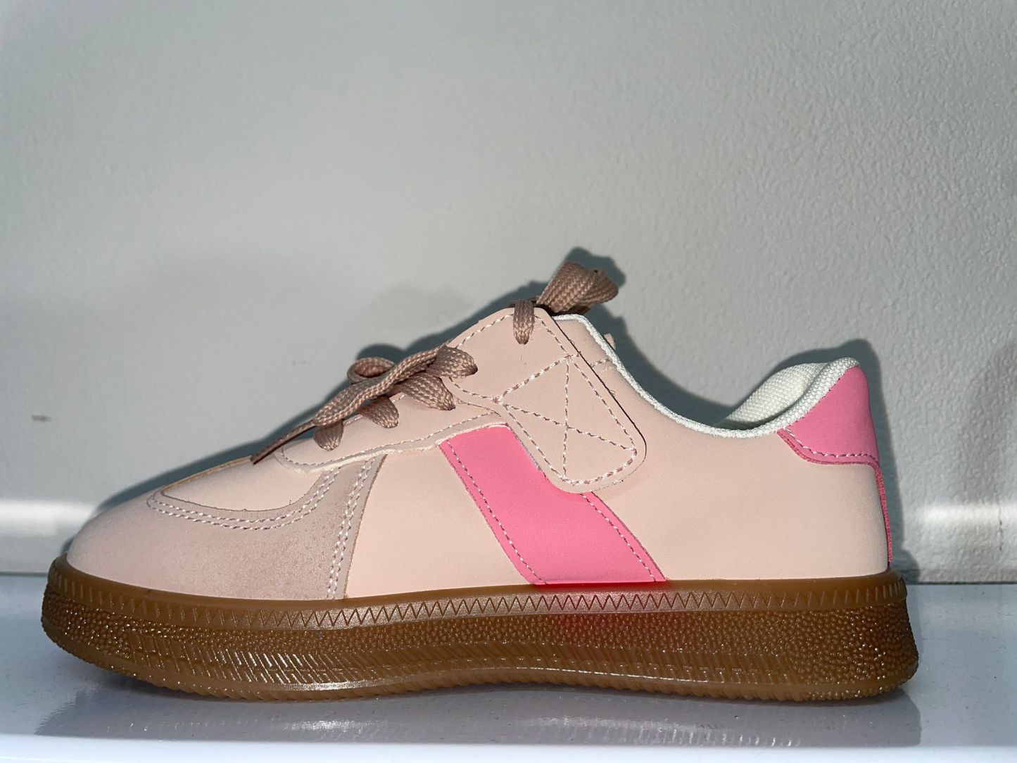 C809 | Scarpetta con strisce di lato