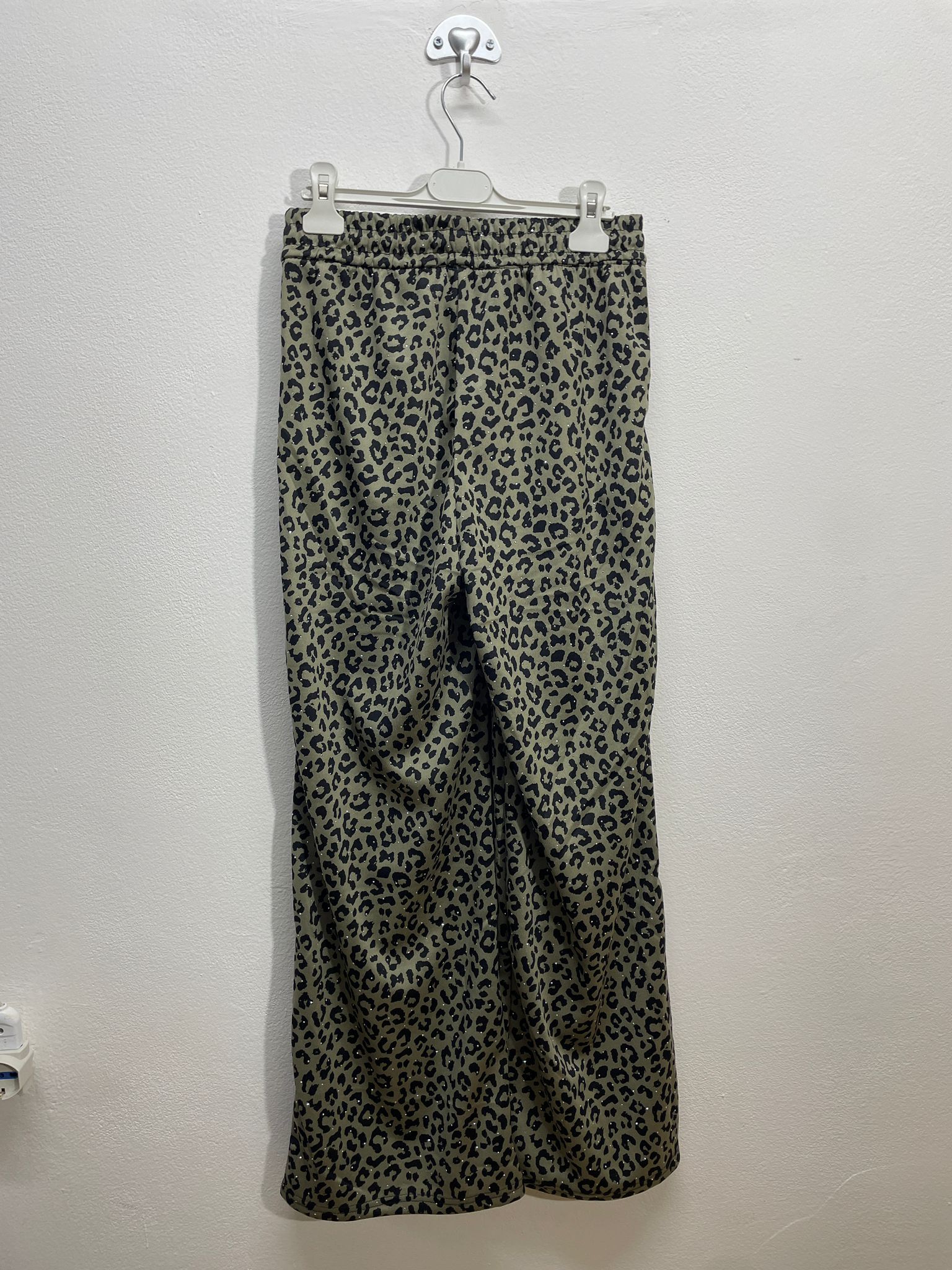YV5376 | Pantalone tuta leopardato brillantinato