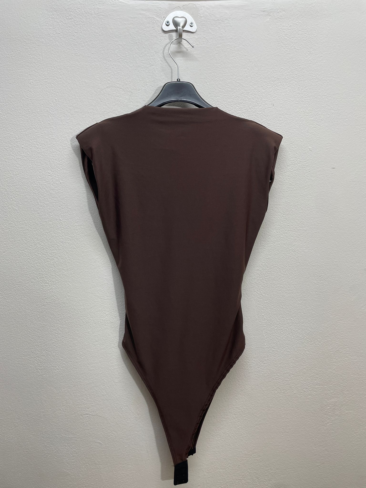 16637 |  Taglia unica body con spalle integrate scollo V