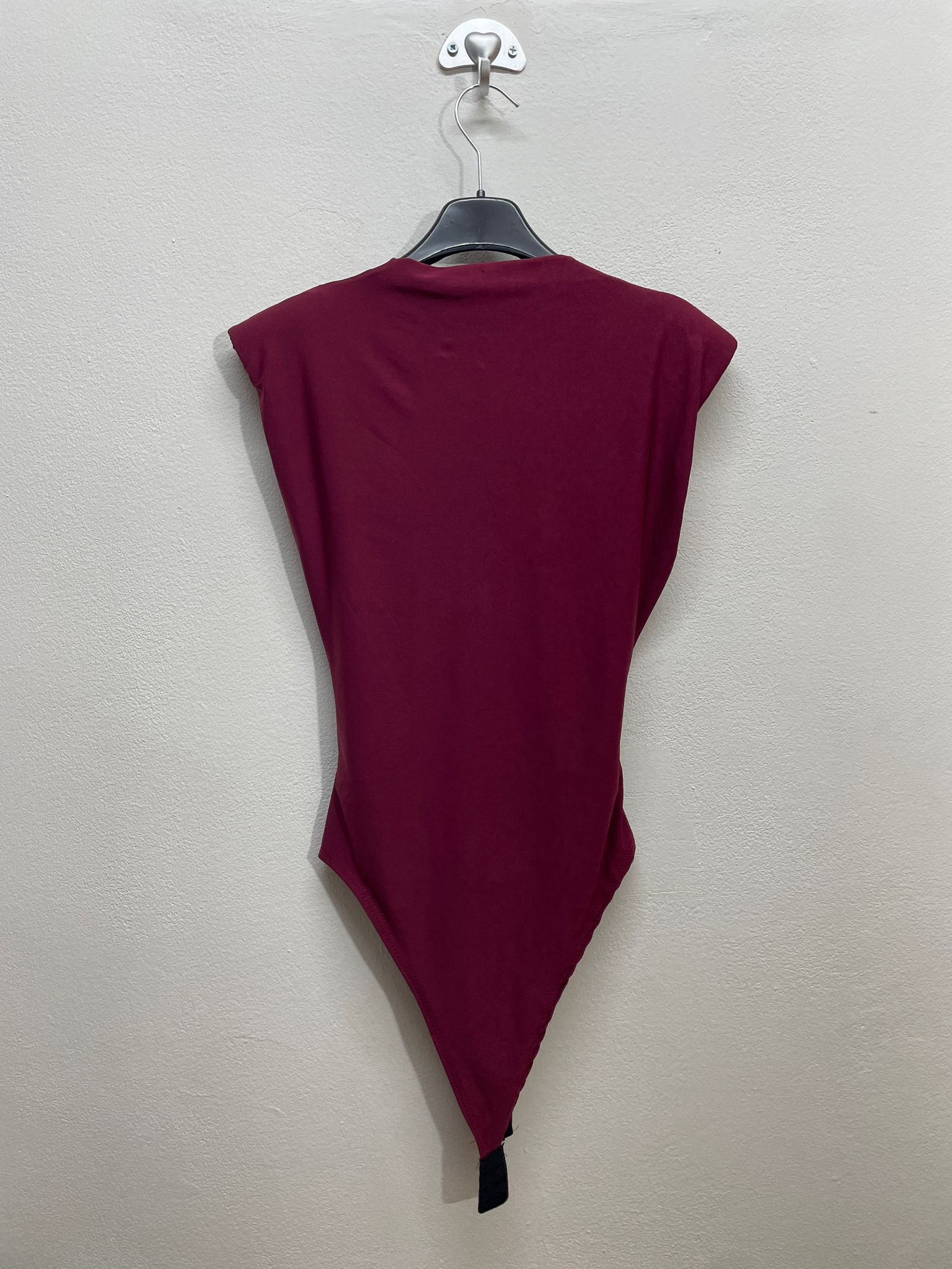 16637 |  Taglia unica body con spalle integrate scollo V