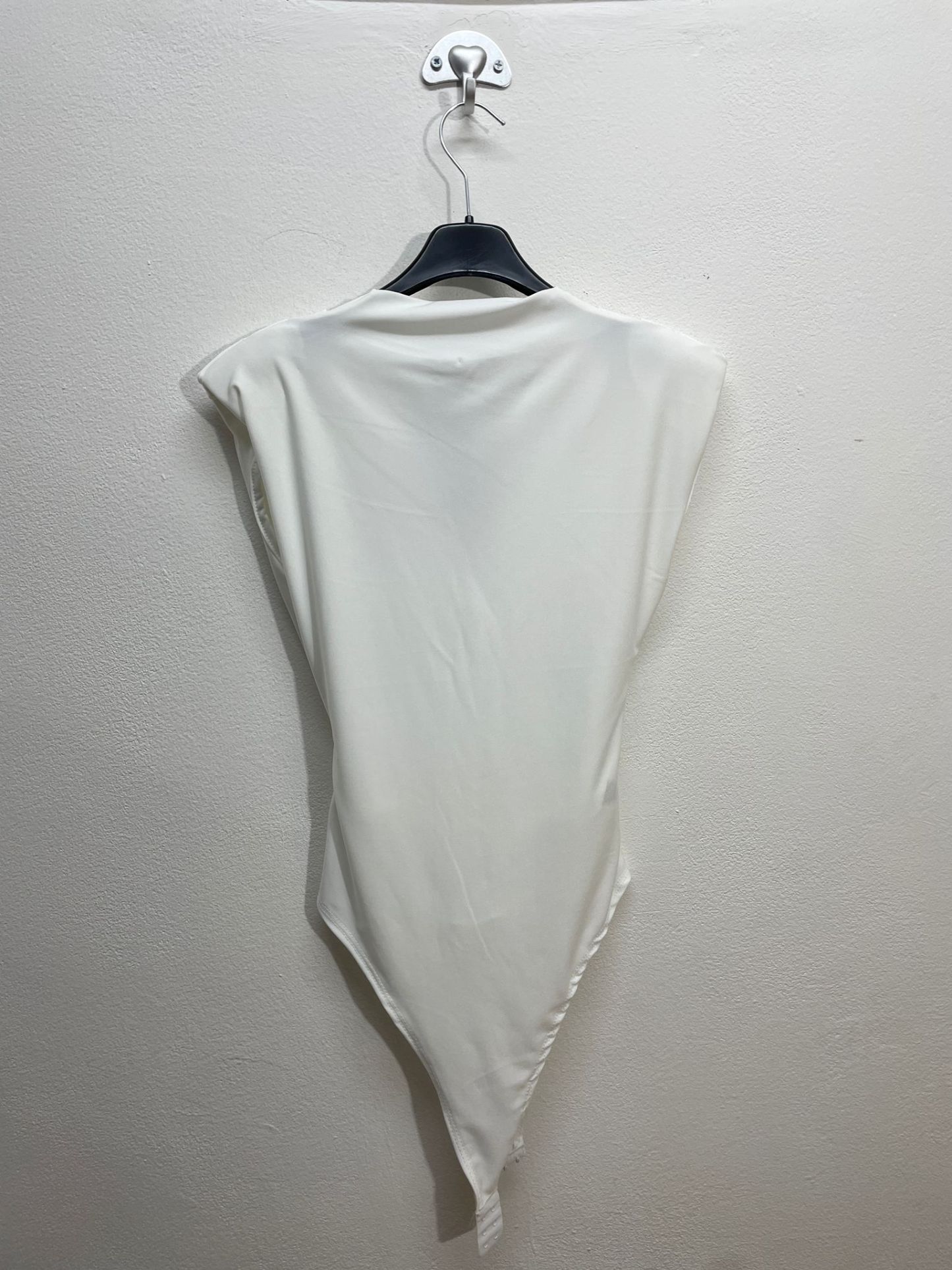 16637 |  Taglia unica body con spalle integrate scollo V