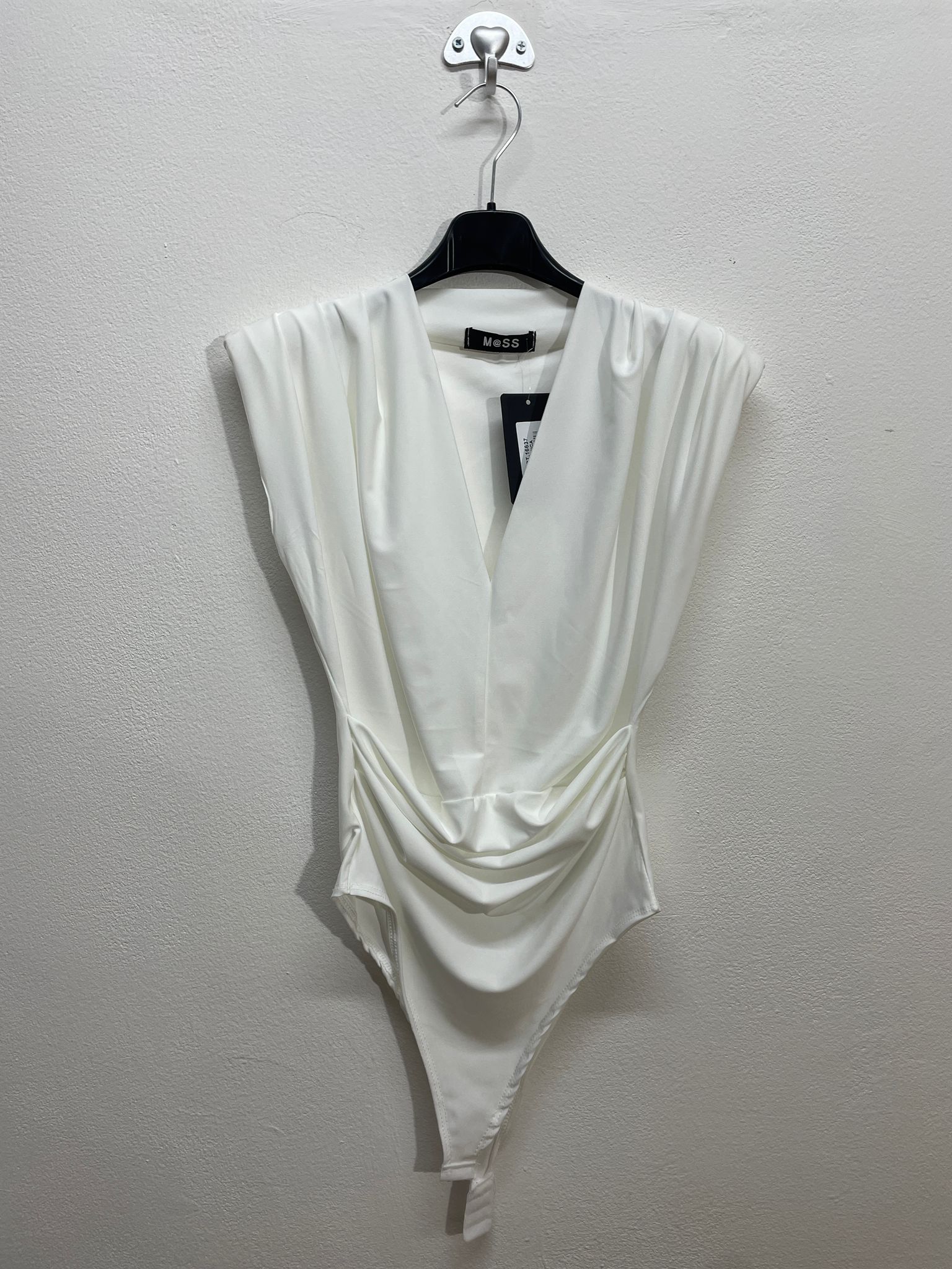 16637 |  Taglia unica body con spalle integrate scollo V