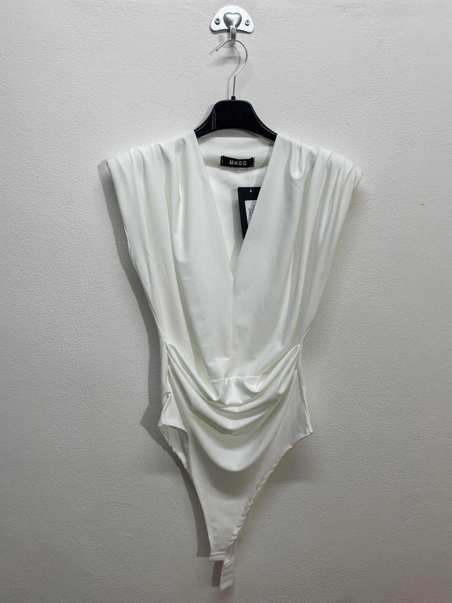 16637 |  Taglia unica body con spalle integrate scollo V