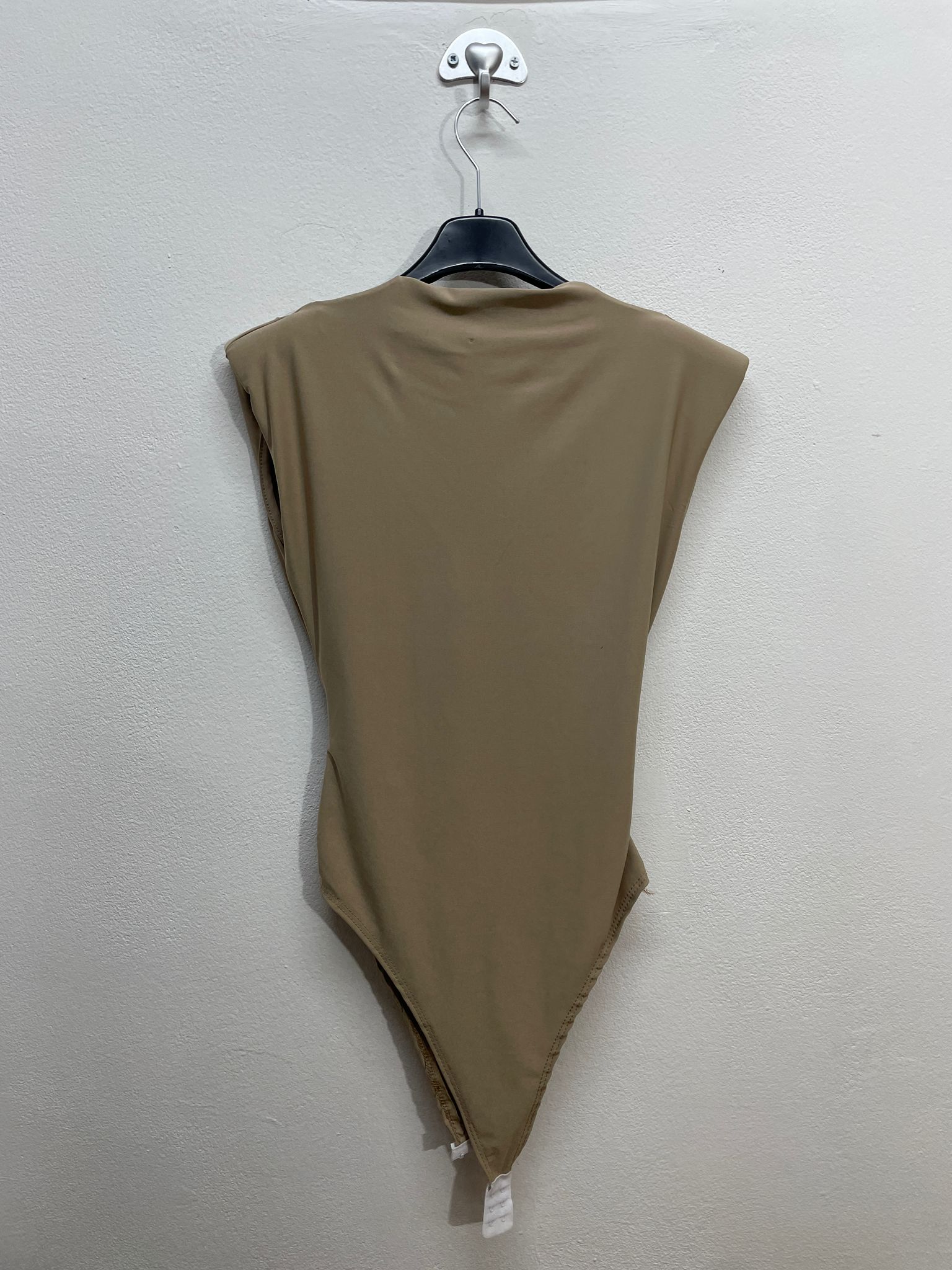 16637 |  Taglia unica body con spalle integrate scollo V