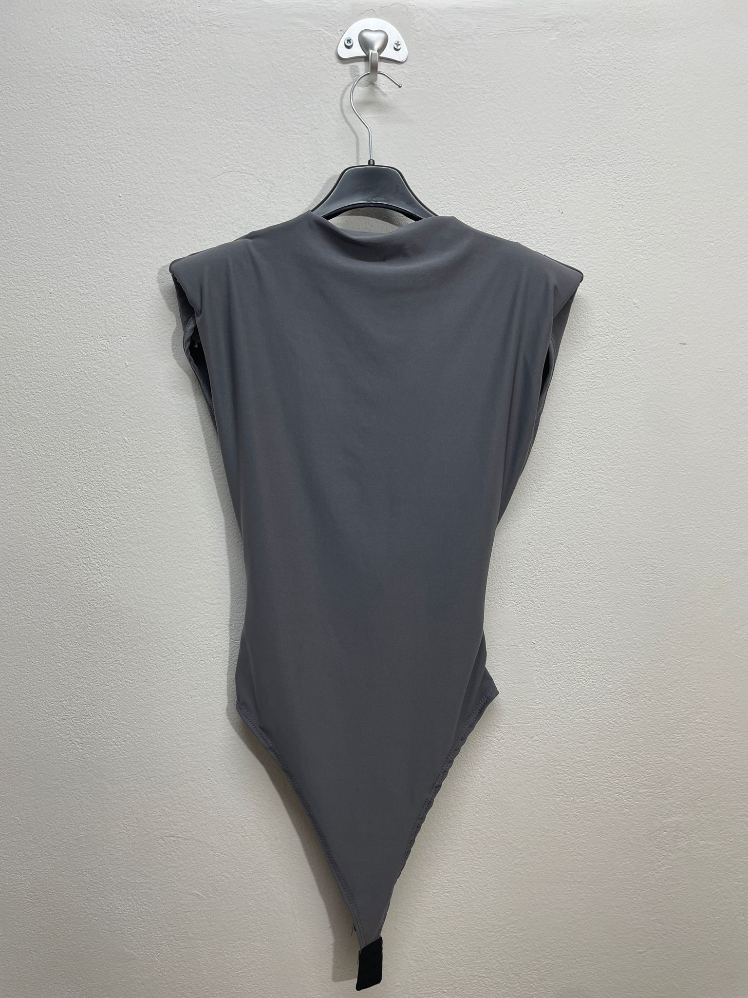 16637 |  Taglia unica body con spalle integrate scollo V