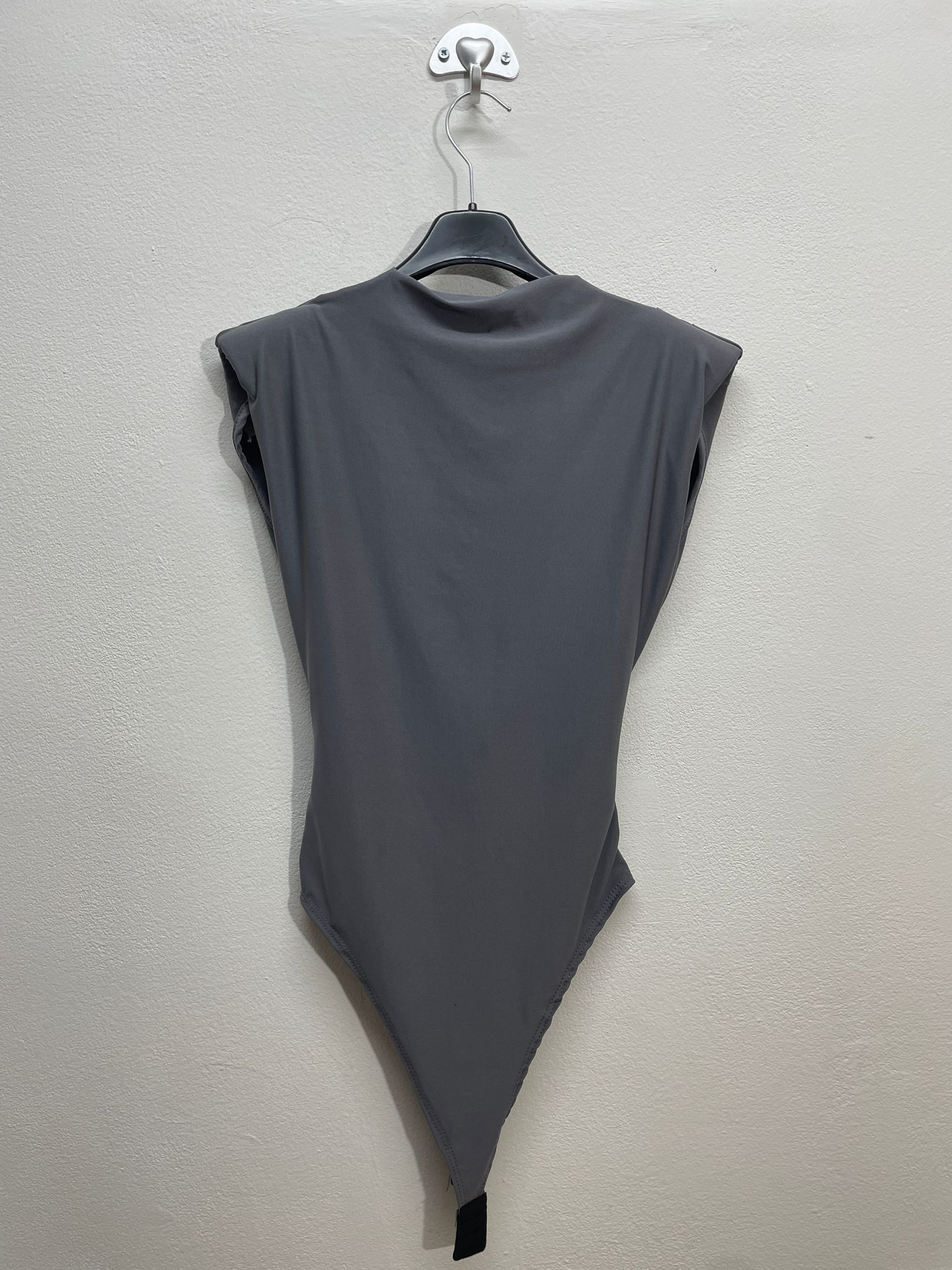 16637 |  Taglia unica body con spalle integrate scollo V