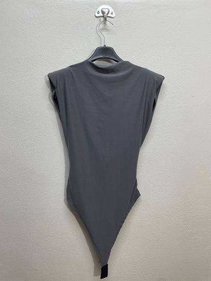 16637 |  Taglia unica body con spalle integrate scollo V