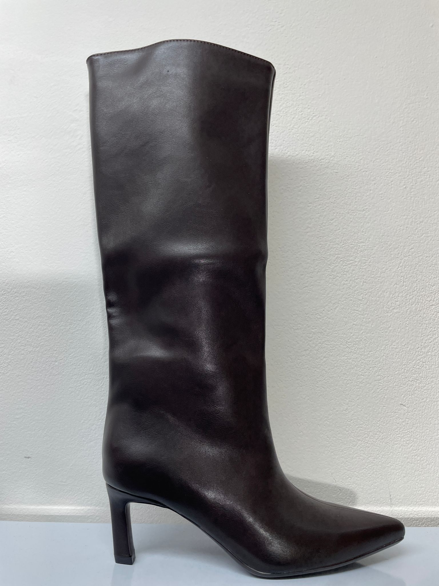 GAO47 | stivali lunghi di pelle con tacco bassso