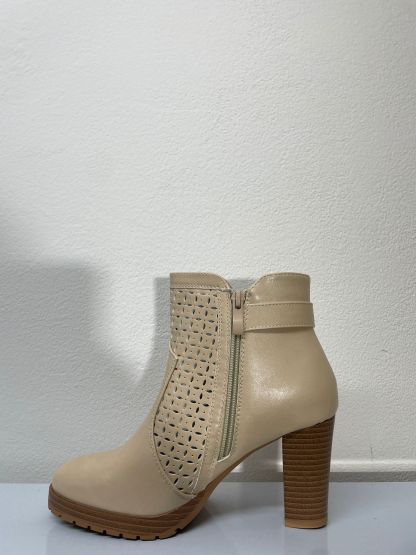 YL300. Stivali di pelle con tronchetto 