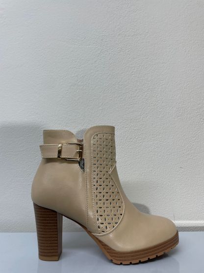 YL300. Stivali di pelle con tronchetto 