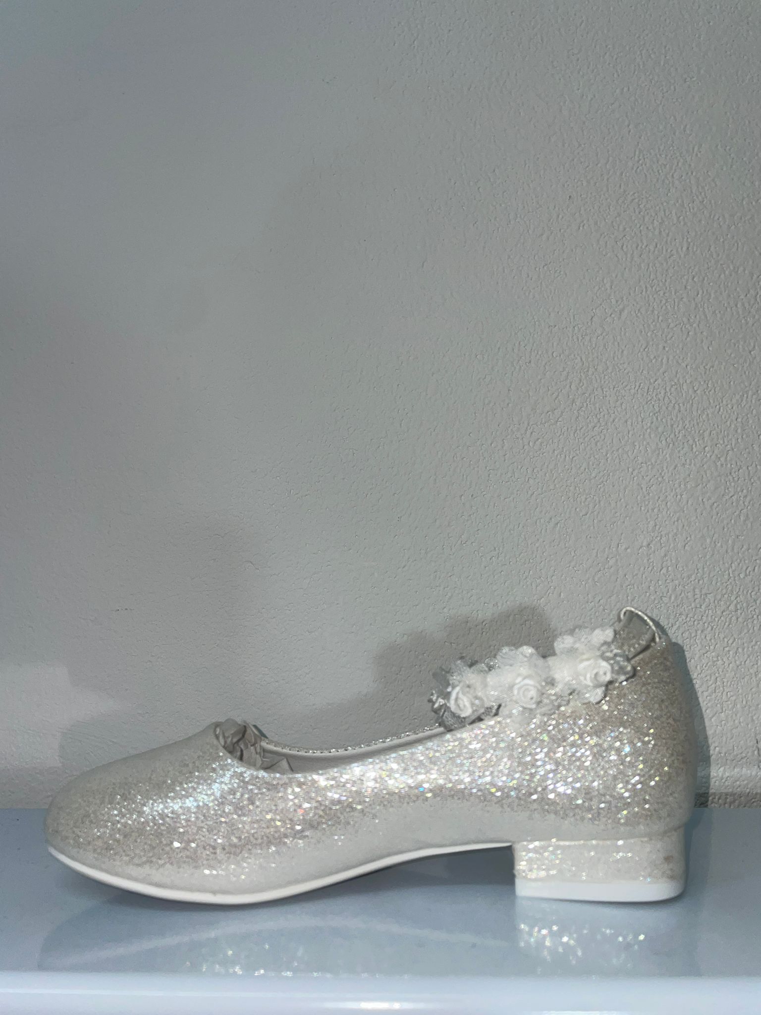 A1058-M €14 ballerine brillantinate con dettagli fiori