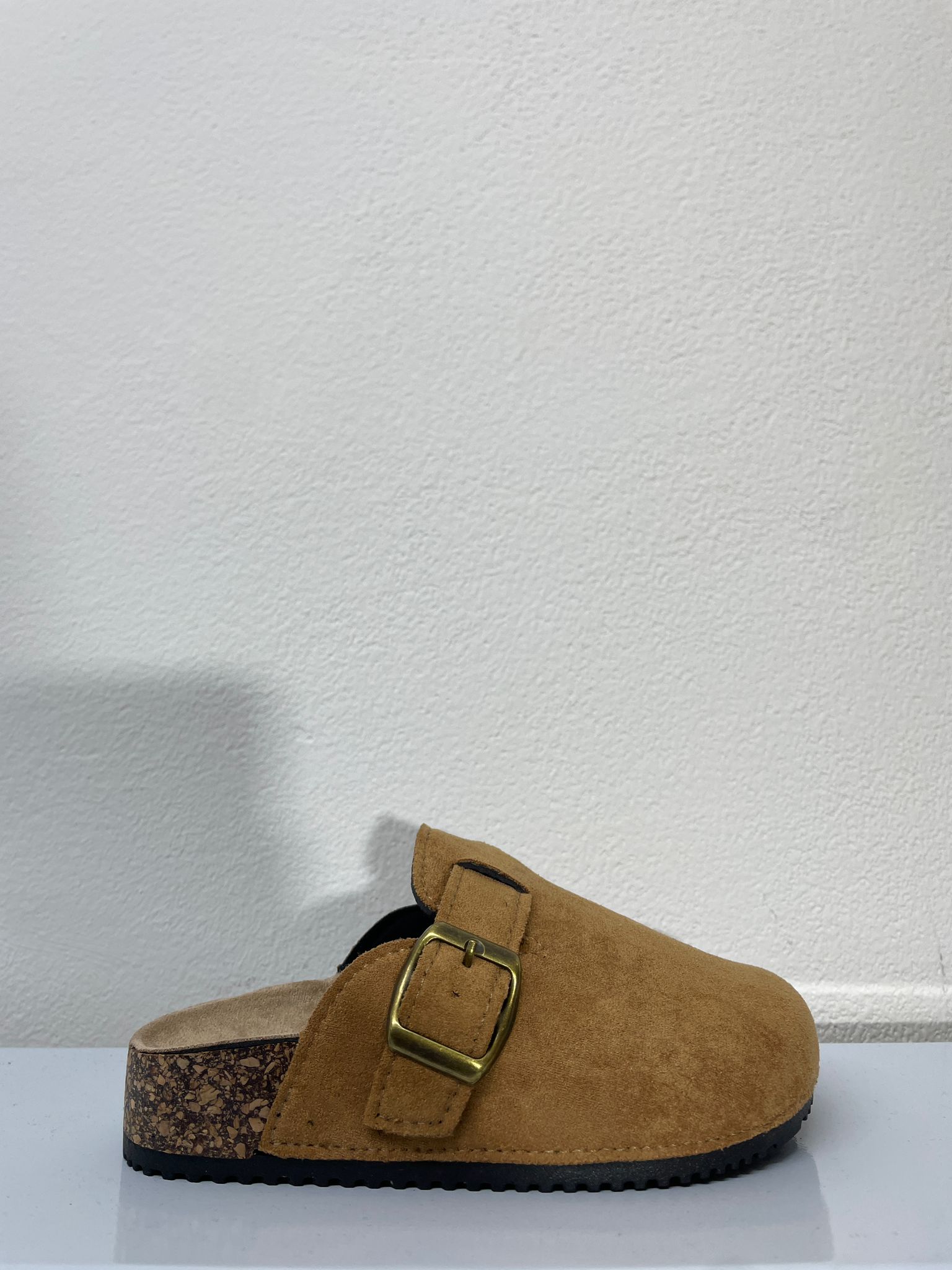 S9008 | Pantofole di camoscio con cinturino 