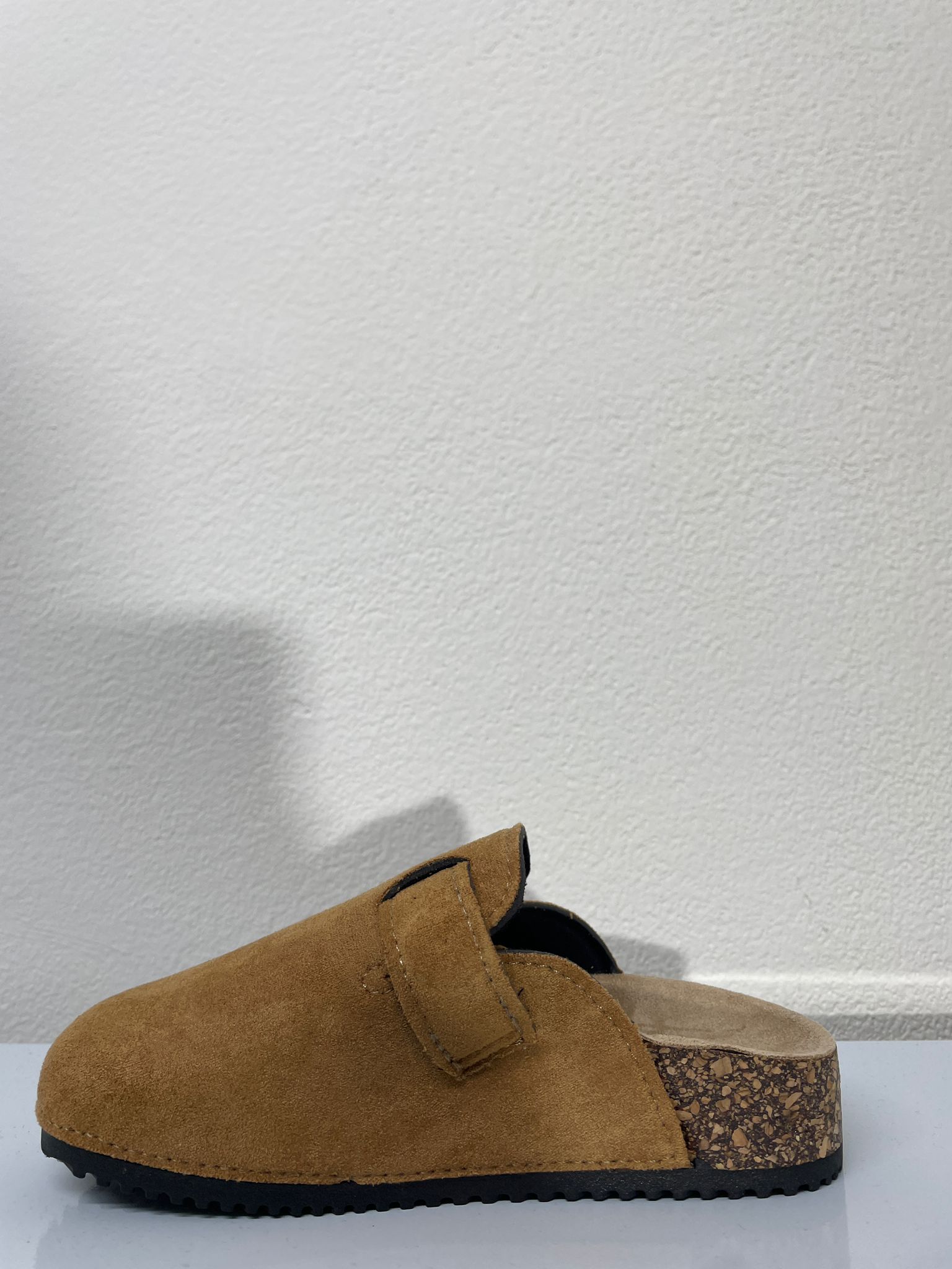 S9008 | Pantofole di camoscio con cinturino 