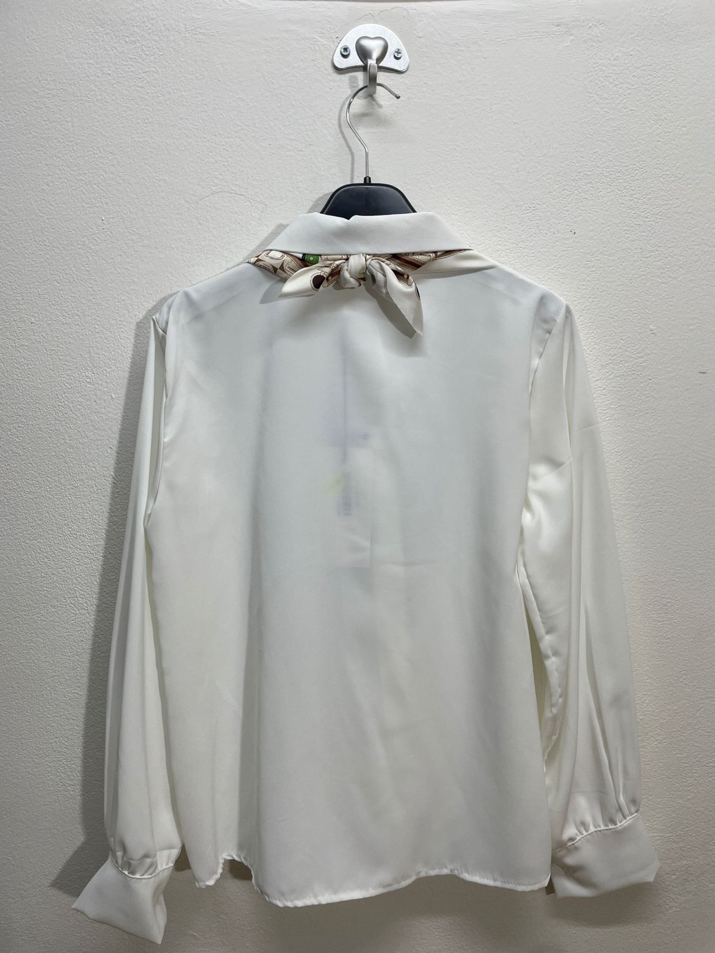 38609 | Blusa con foulard fantasia